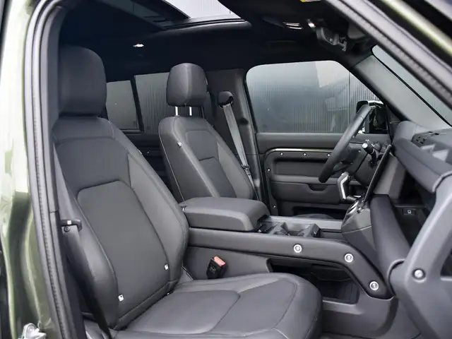 Land Rover Defender view 8