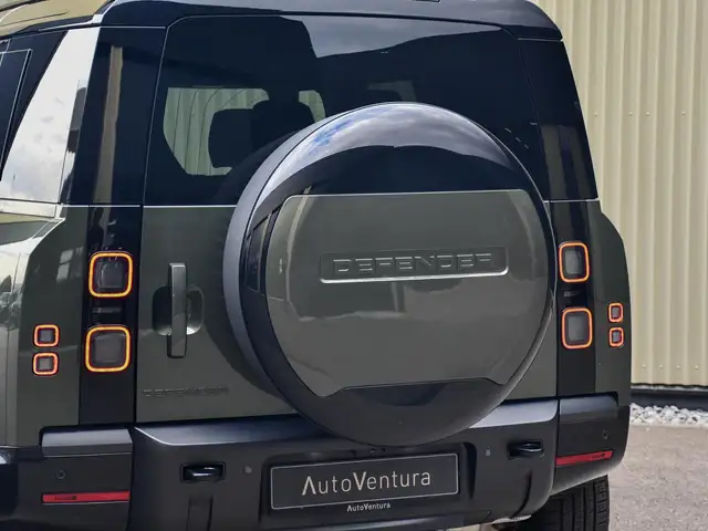 Land Rover Defender view 10