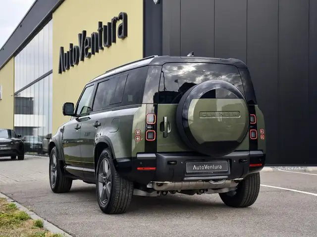 Land Rover Defender view 4