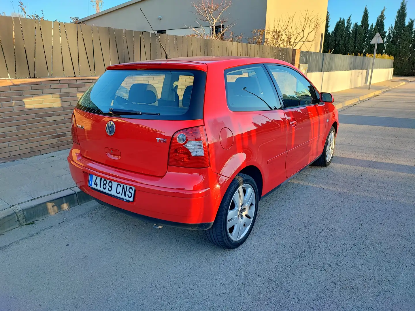Volkswagen Polo 1.9TDI Trendline Rojo - 1