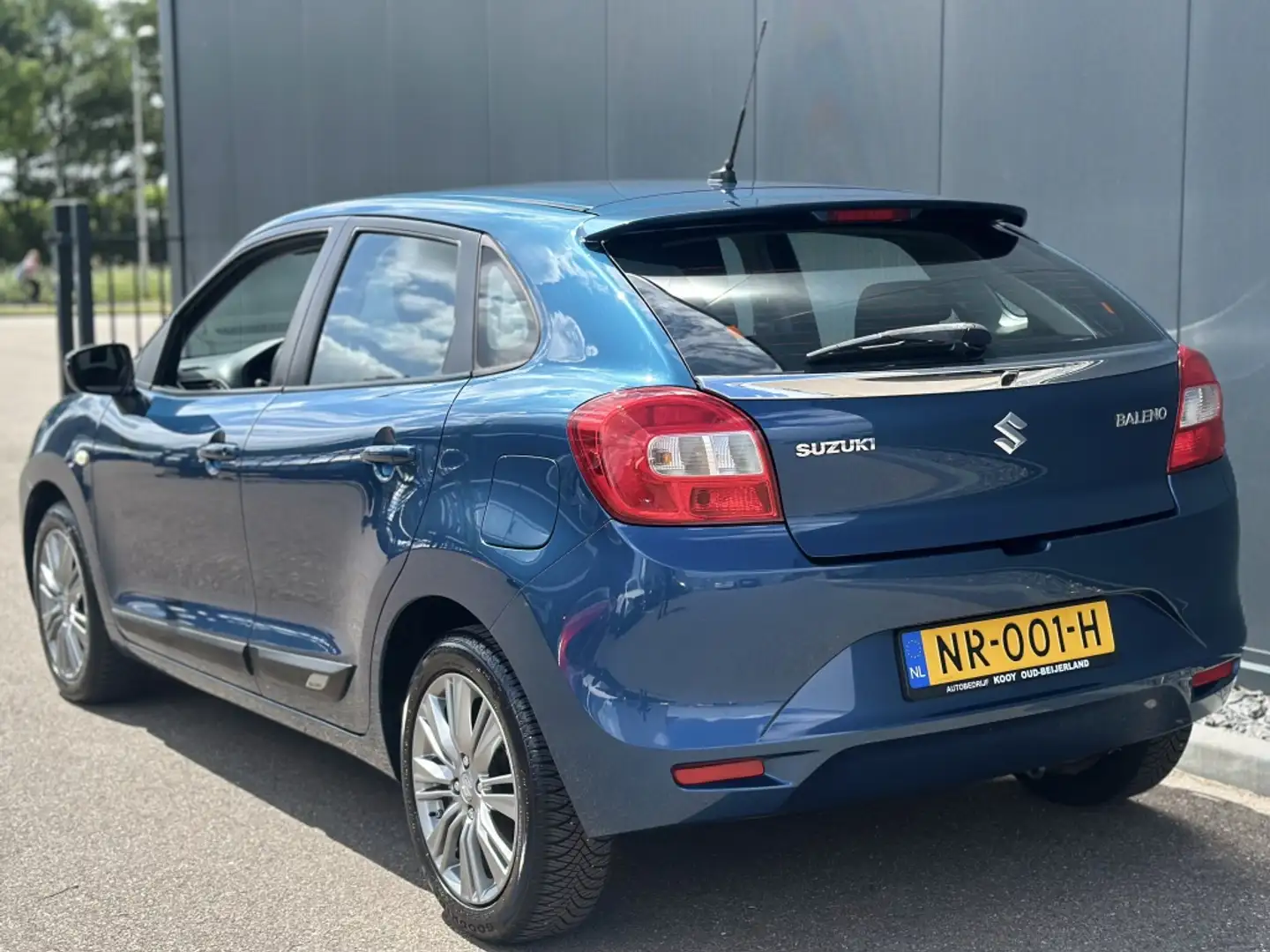 Suzuki Baleno 1.2 Dynamic / Navigatie / Camera / Stoelverwarming Bleu - 2