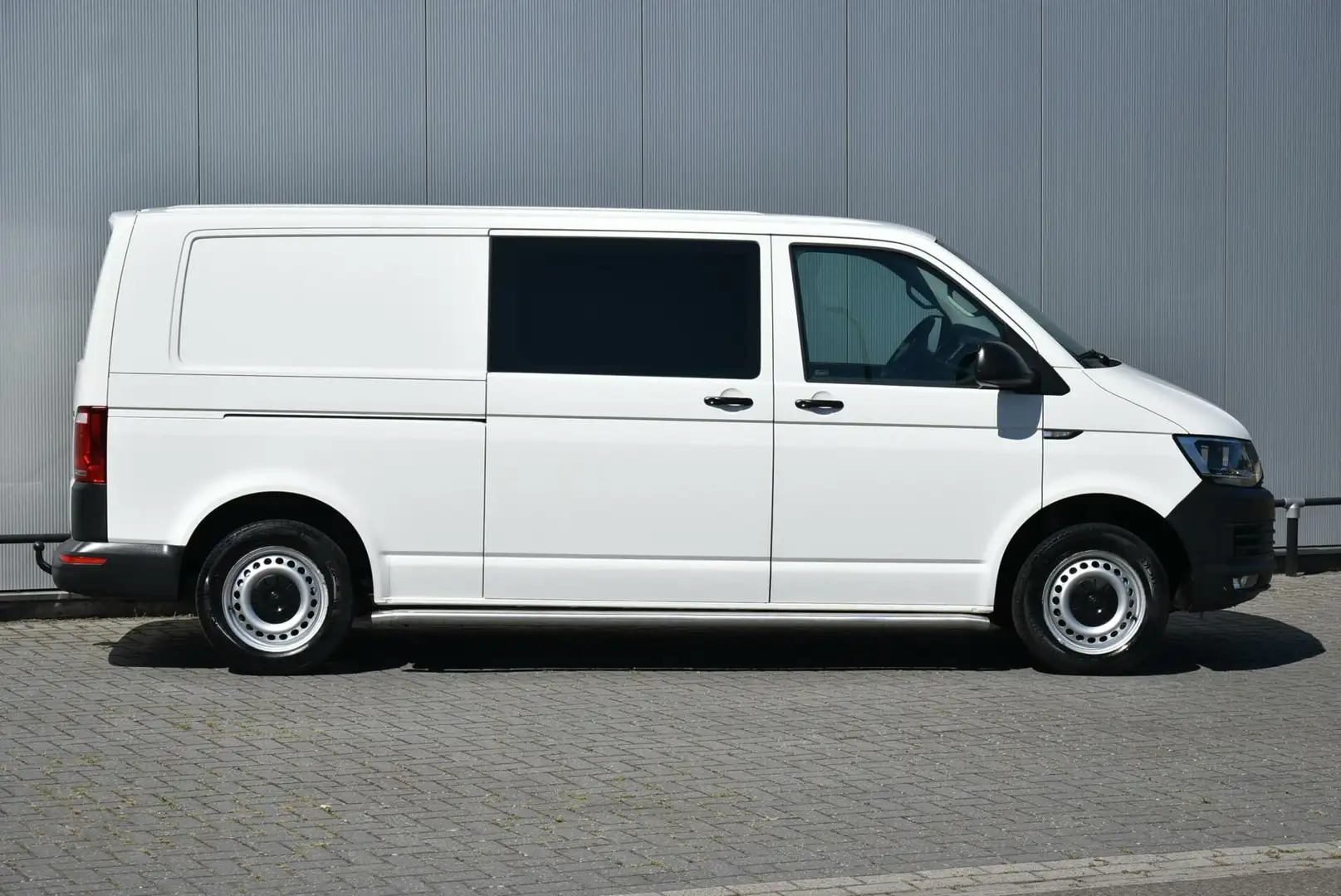 Volkswagen T6 Transporter 2.0 TDI L2H1 DC 150 Pk Airco Cruise Wit - 2