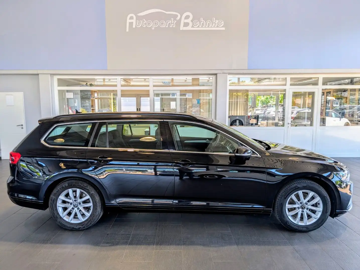 Volkswagen Passat Variant Passat 1.5 TSI DSG*ACC*AHK*KAM*Massage* Negro - 1