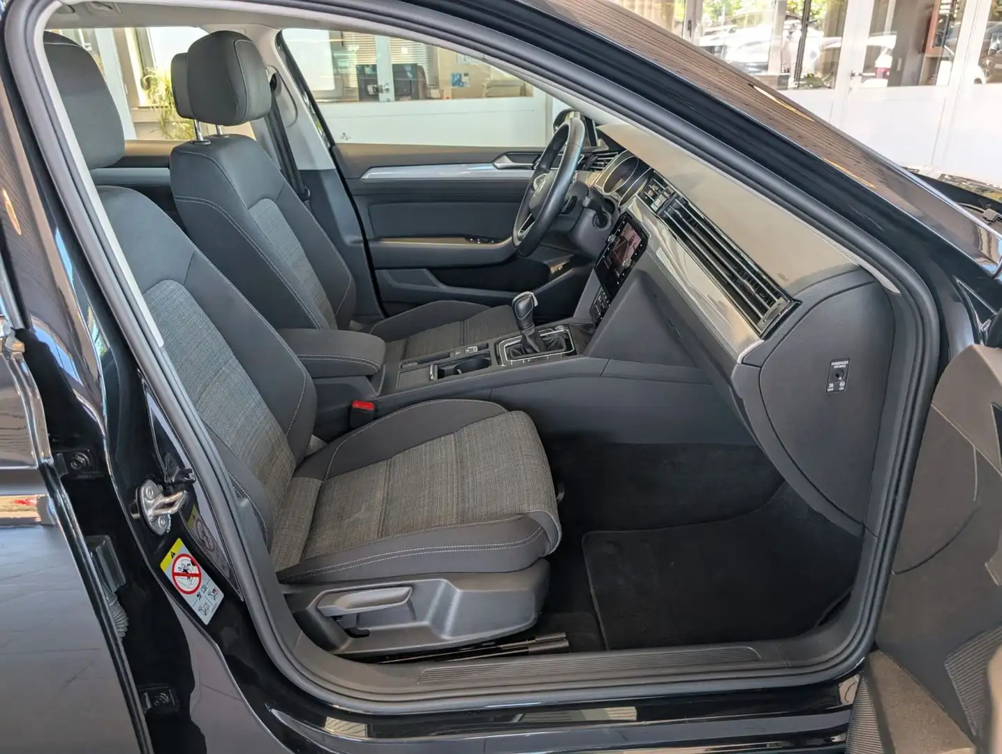 Volkswagen Passat Variant Passat 1.5 TSI DSG*ACC*AHK*KAM*Massage* Negro - 2