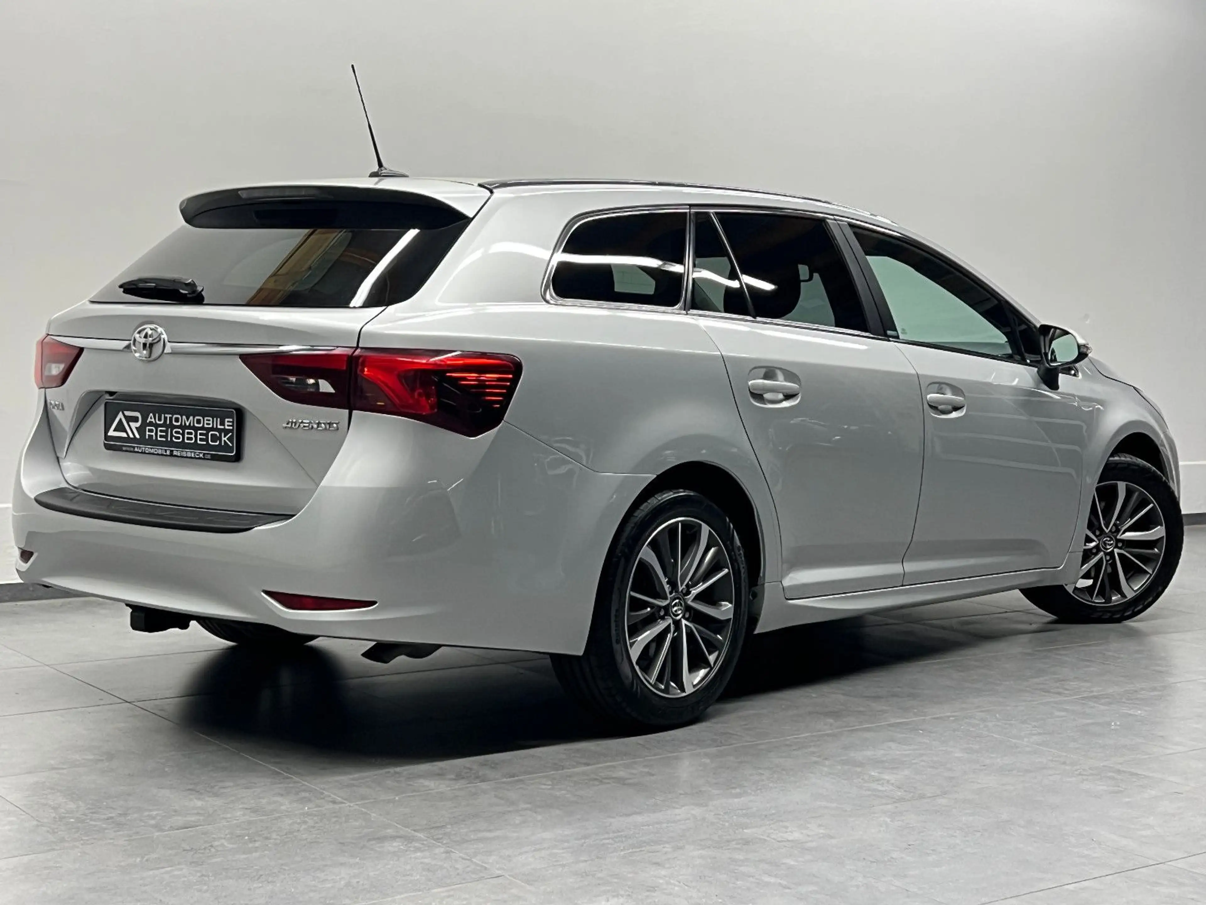 Toyota Avensis Touring Sports Edition-S D-4D *LED*AHK* — photo 7