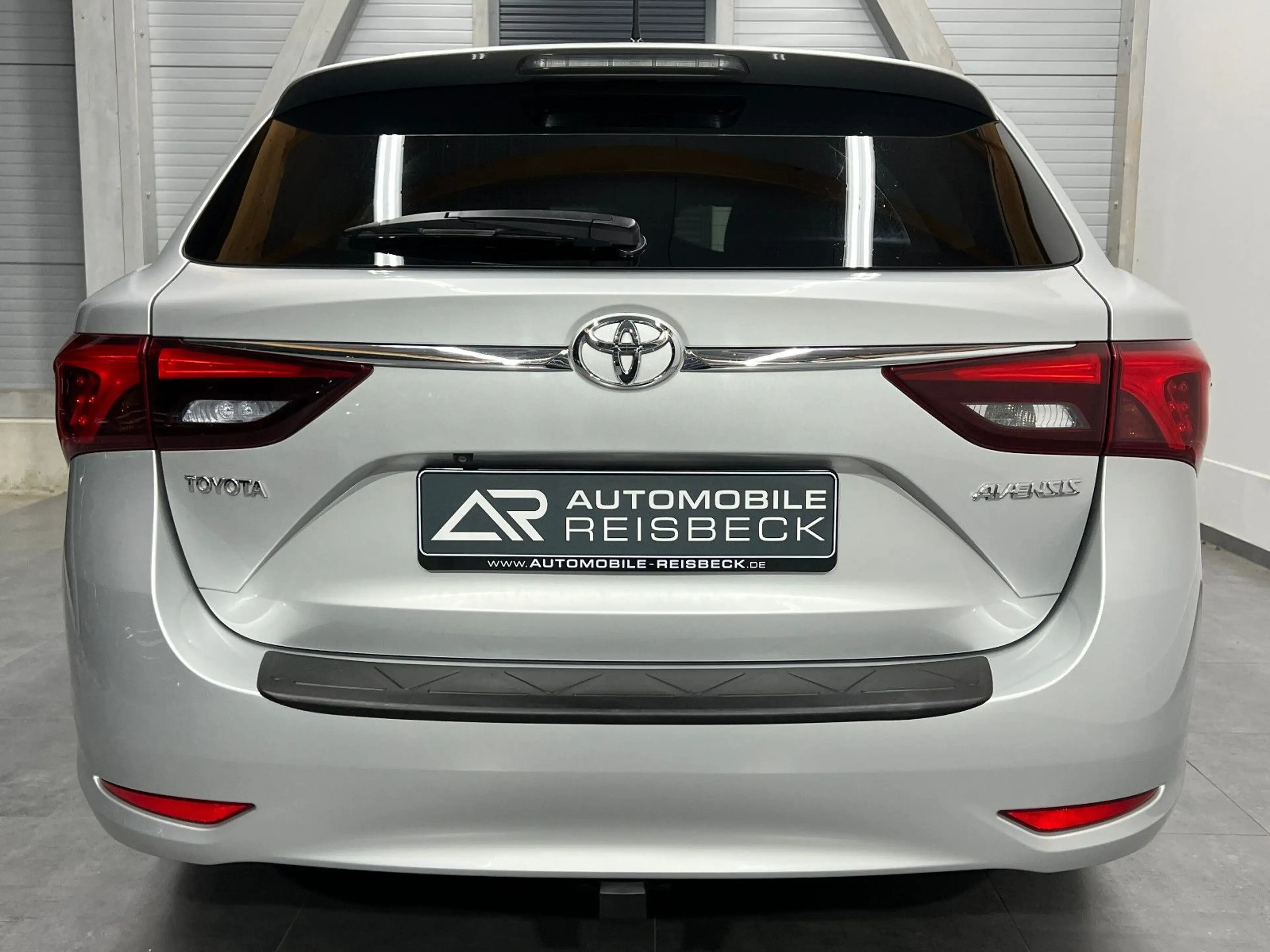 Toyota Avensis Touring Sports Edition-S D-4D *LED*AHK* — photo 9