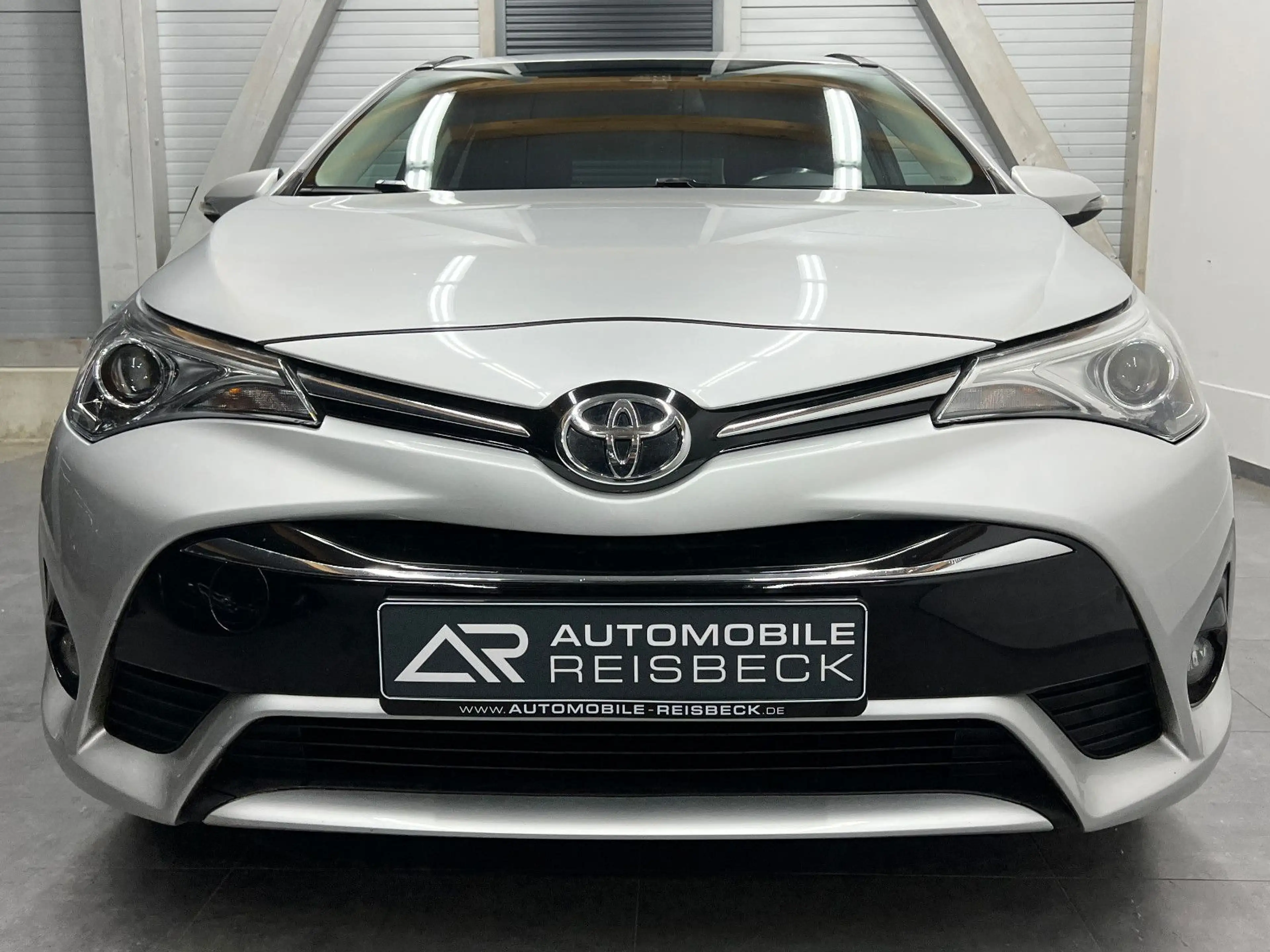 Toyota Avensis Touring Sports Edition-S D-4D *LED*AHK* — photo 8