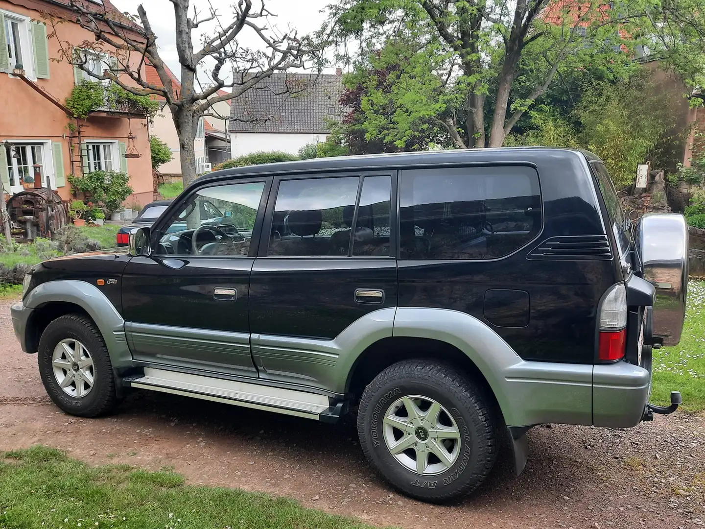 Toyota Land Cruiser KJ95  FAST 1. HAND! *TRAUM-AUSSTATTUNG* TOP! Schwarz - 2