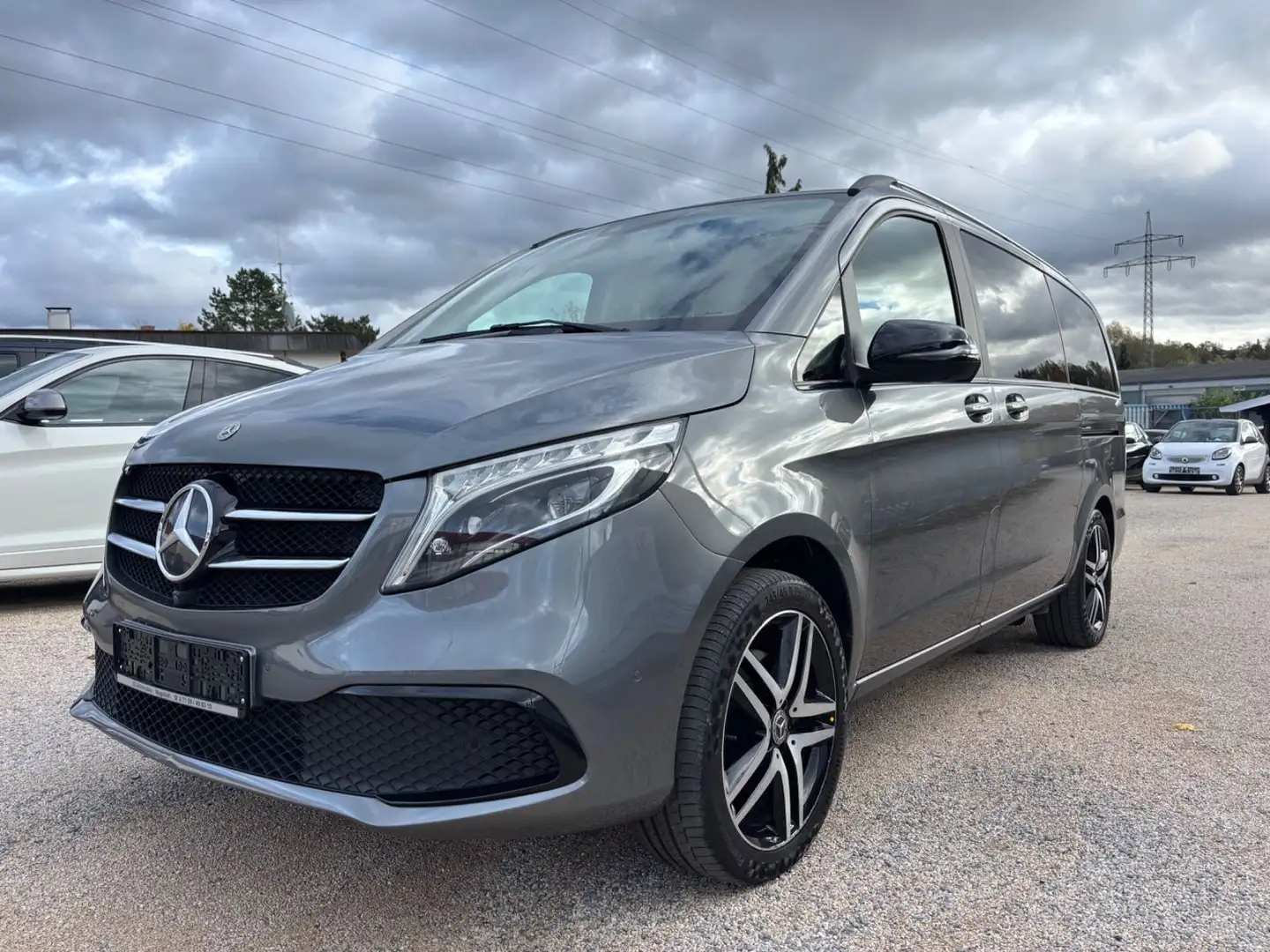 Mercedes-Benz V 250 dLang,NIGHT-PAKET,4MATIC,LUFTFED.,STANDHEI. Grau - 1
