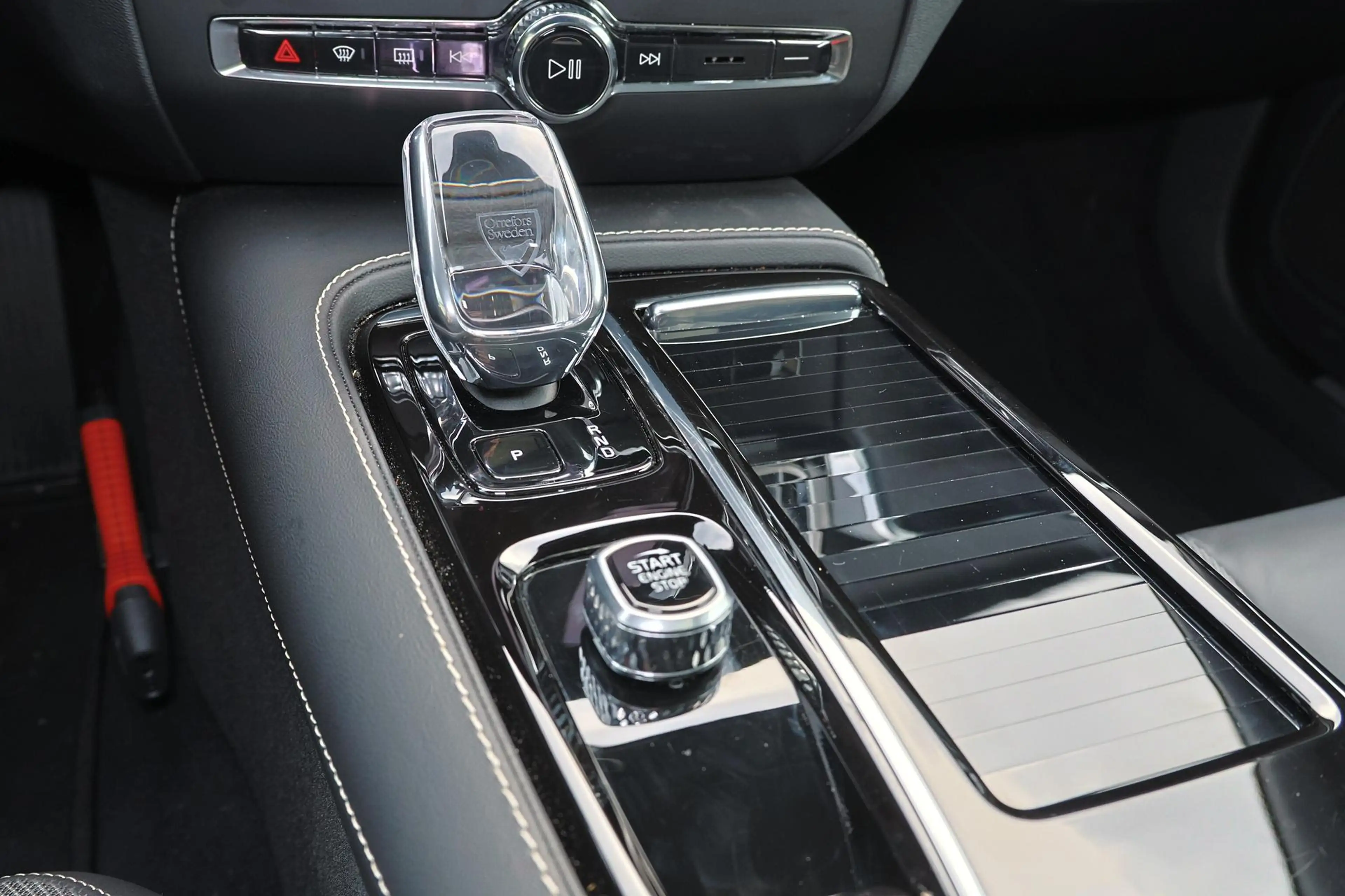 Volvo V60 T8 Recharge AWD Plus Dark - Panorama/schuifdak - I — photo 11