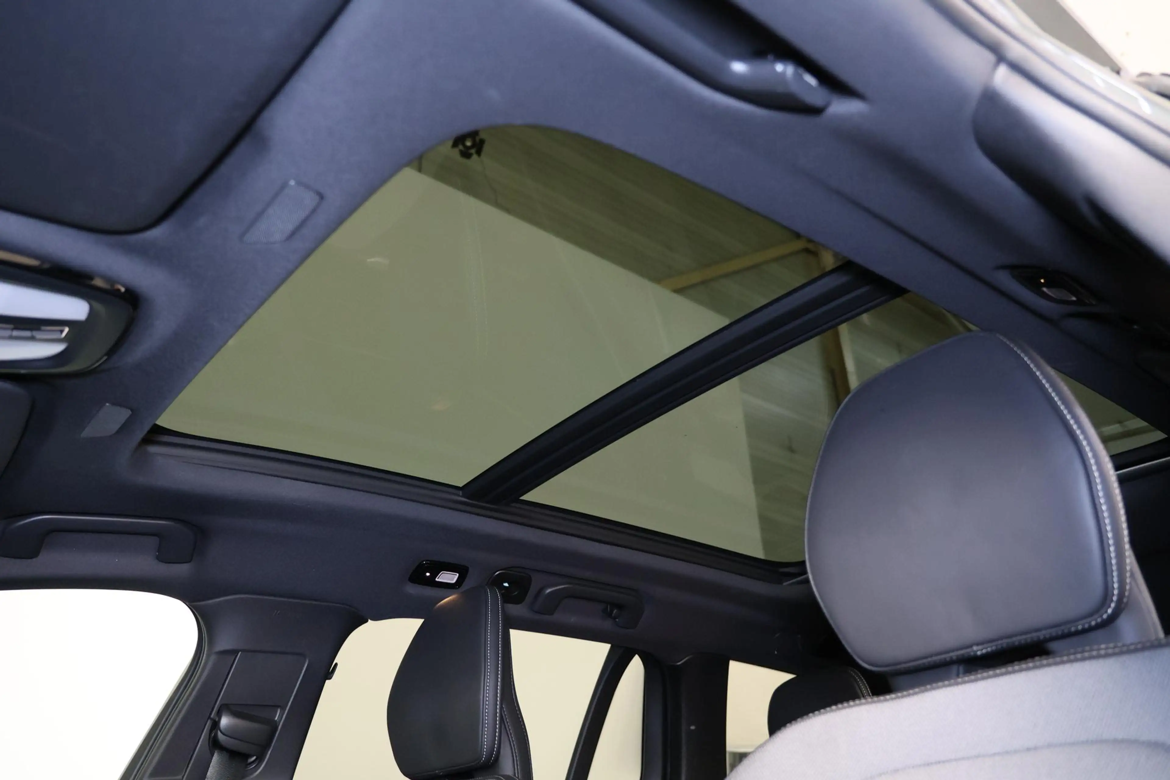 Volvo V60 T8 Recharge AWD Plus Dark - Panorama/schuifdak - I — photo 6