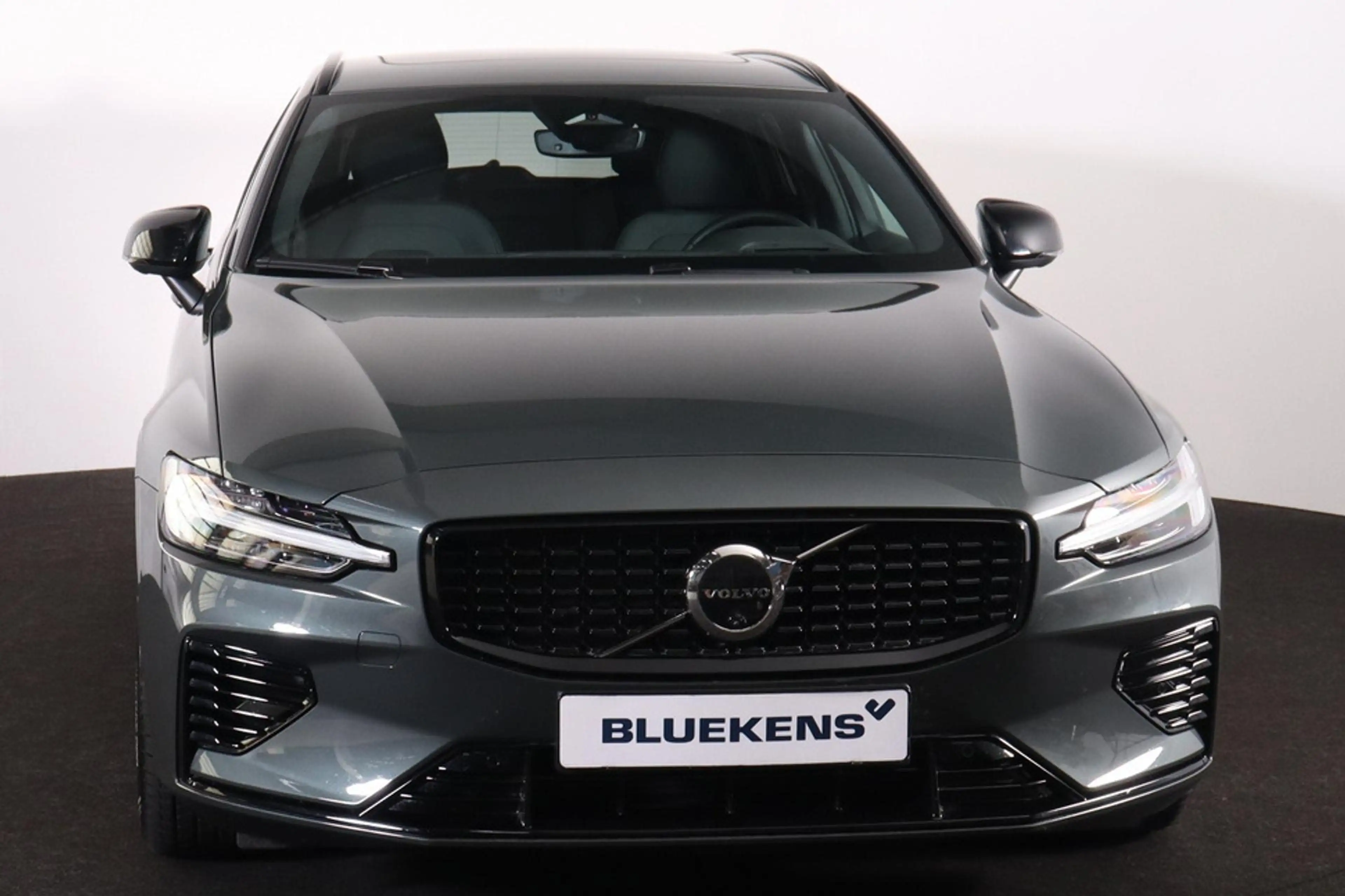 Volvo V60 T8 Recharge AWD Plus Dark - Panorama/schuifdak - I — photo 2
