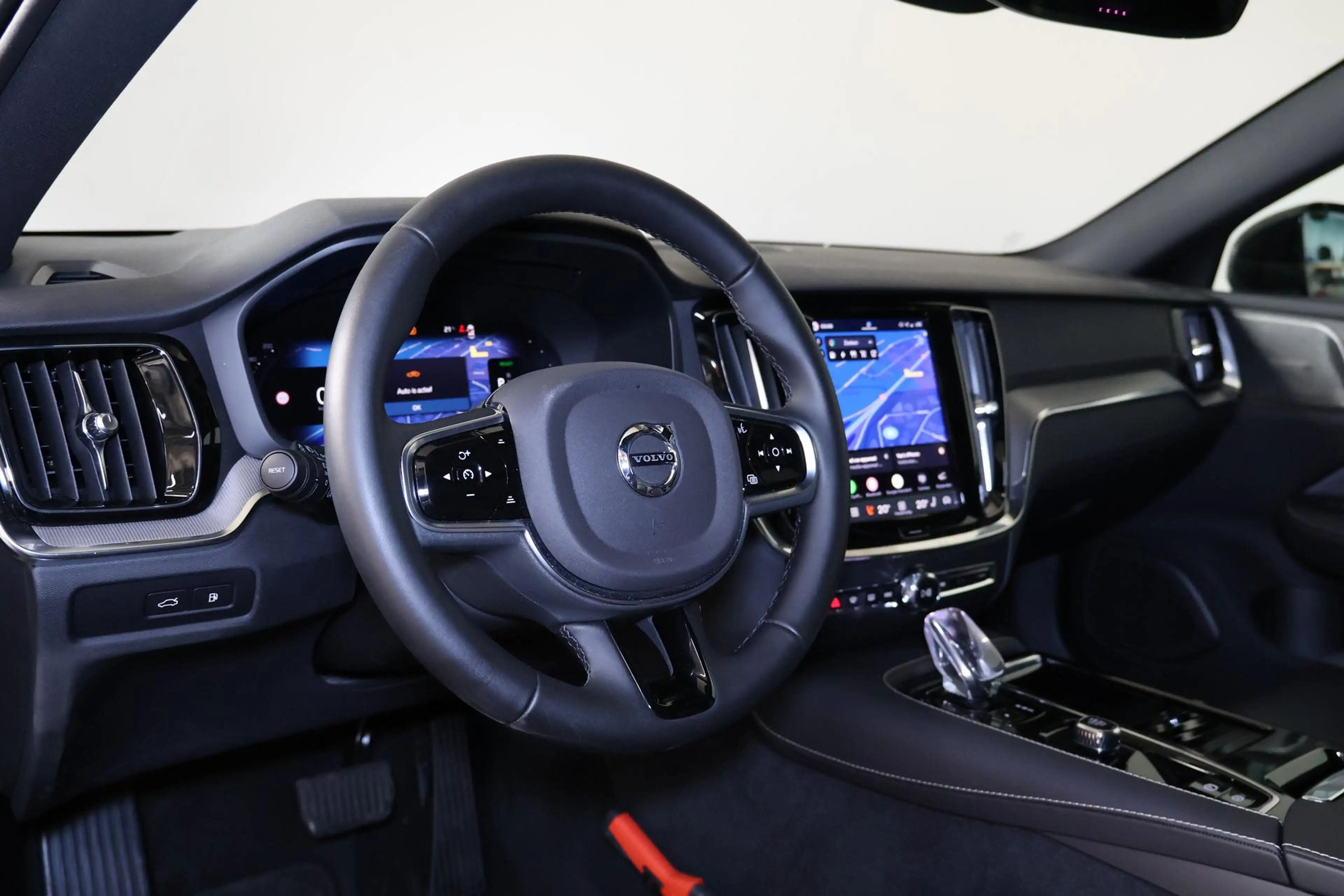 Volvo V60 T8 Recharge AWD Plus Dark - Panorama/schuifdak - I — photo 15
