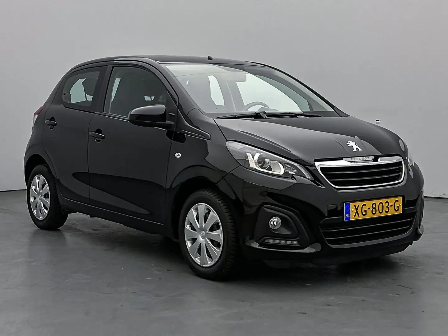 Peugeot 108 Active Pack Premium 72pk | Airco | Elektrische ram Zwart - 2