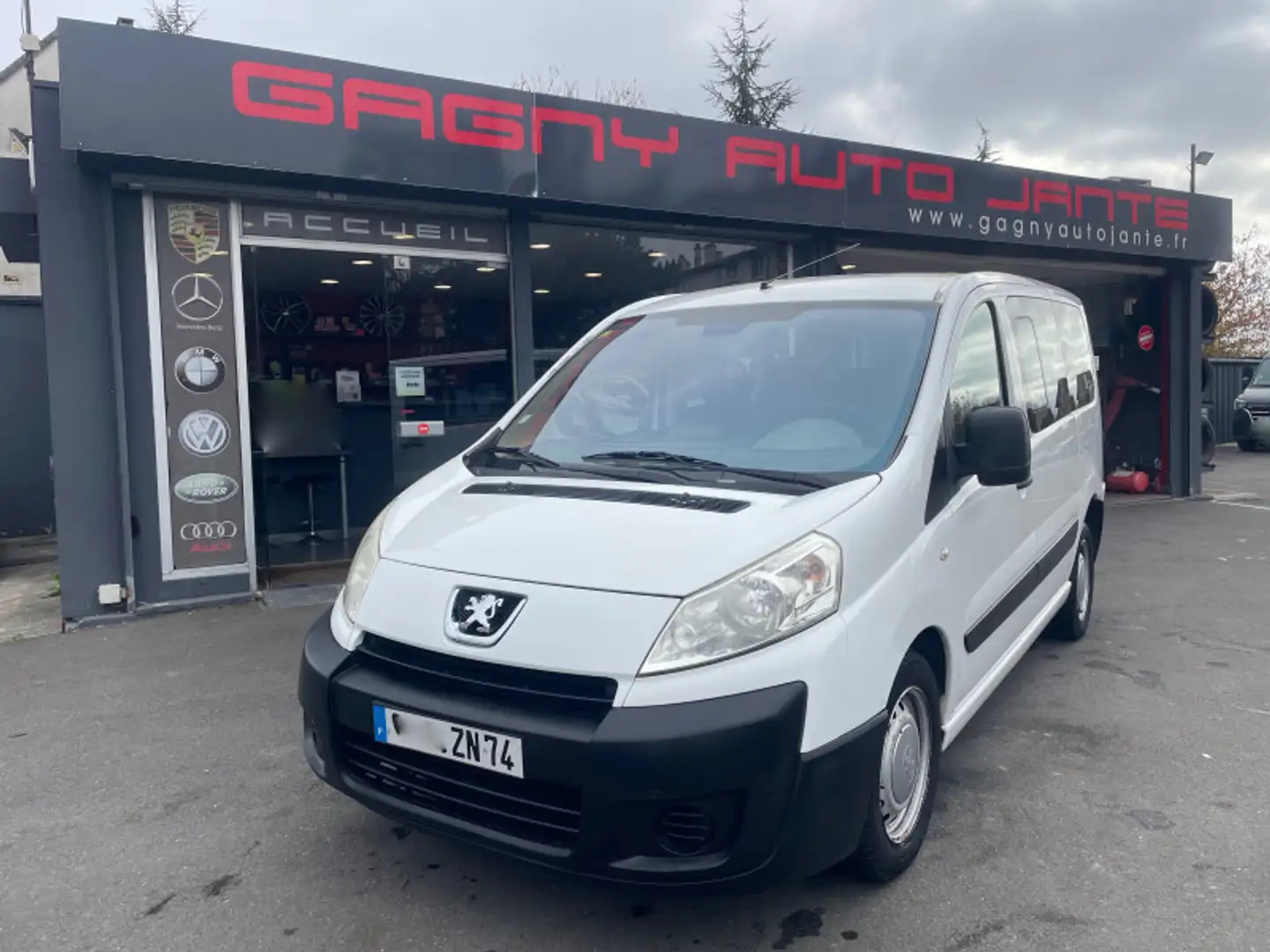 Peugeot Expert 1.6 HDI 90 ch CONFORT CLIM COURT 9 PLACES Weiß - 1