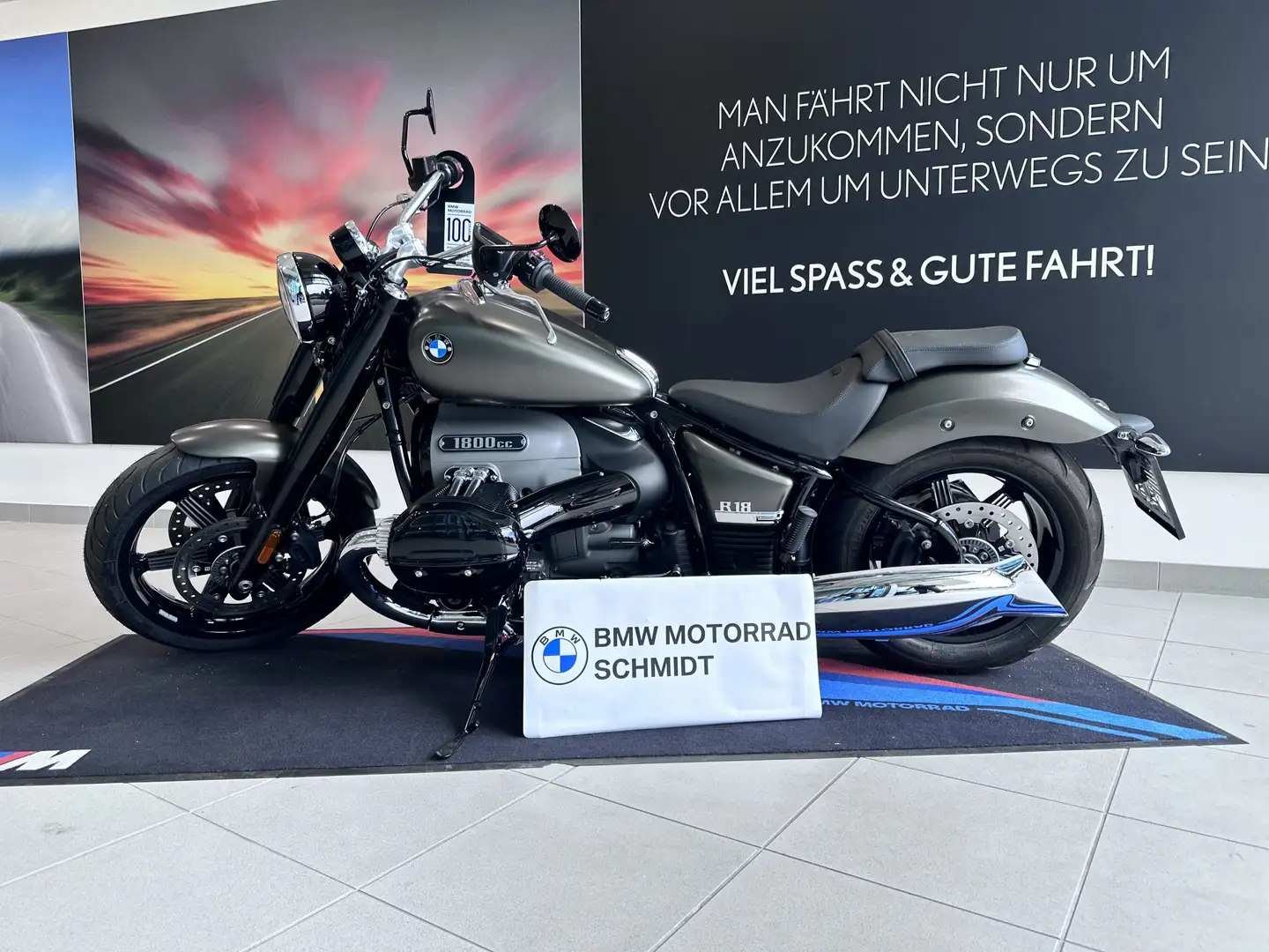 BMW R 18 Gri - 1