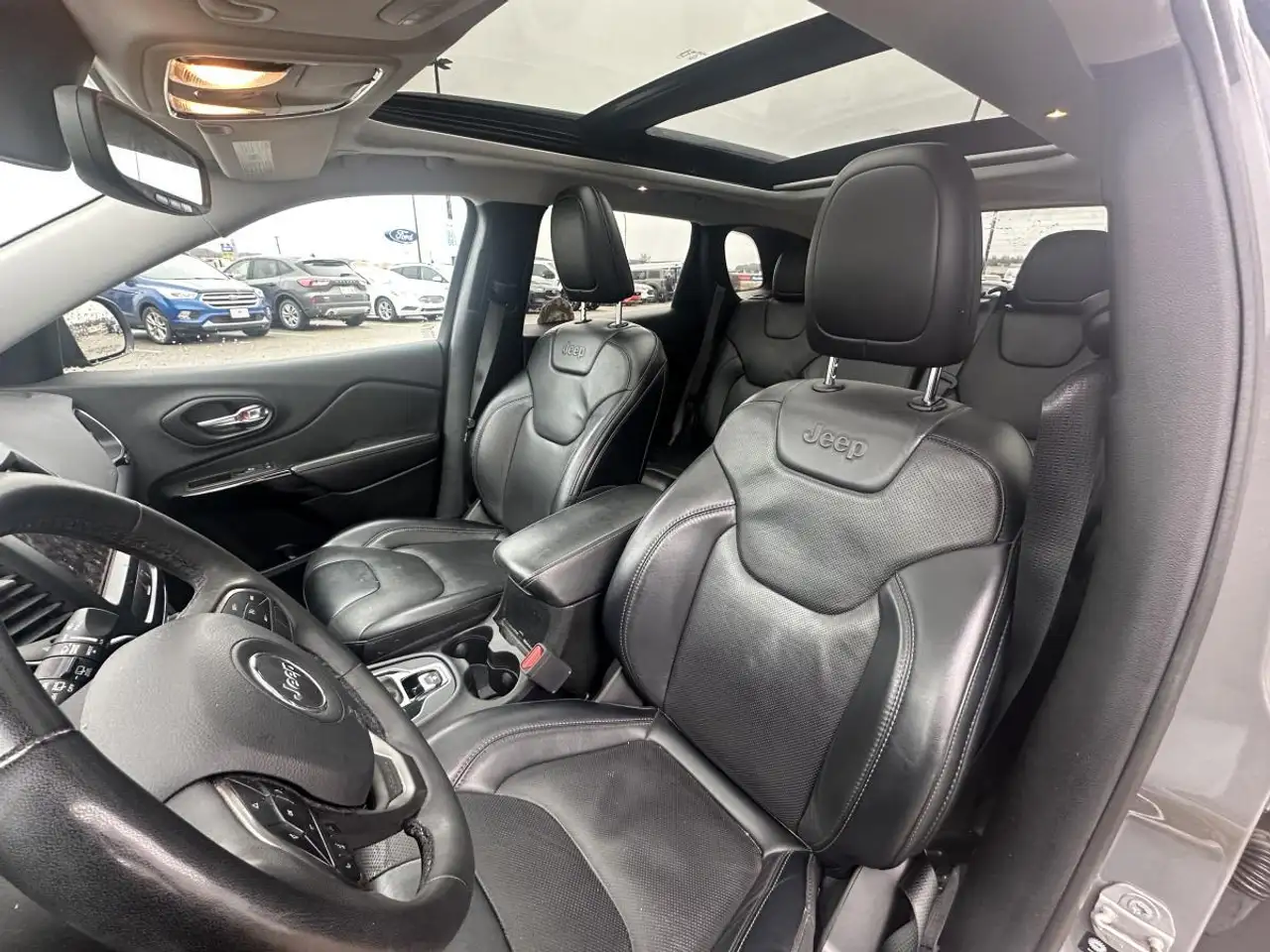 Jeep Cherokee снимка Jeep Cherokee