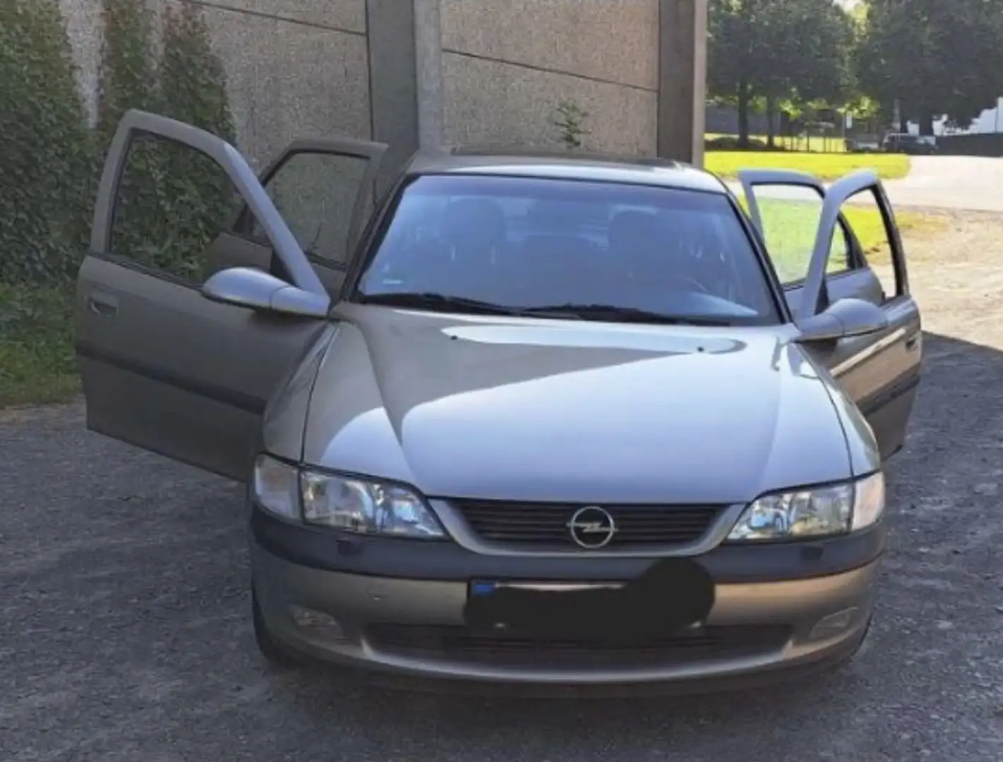 Opel Vectra 1.8 Komfort - 1