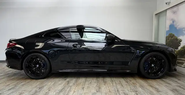 BMW M4 view 4