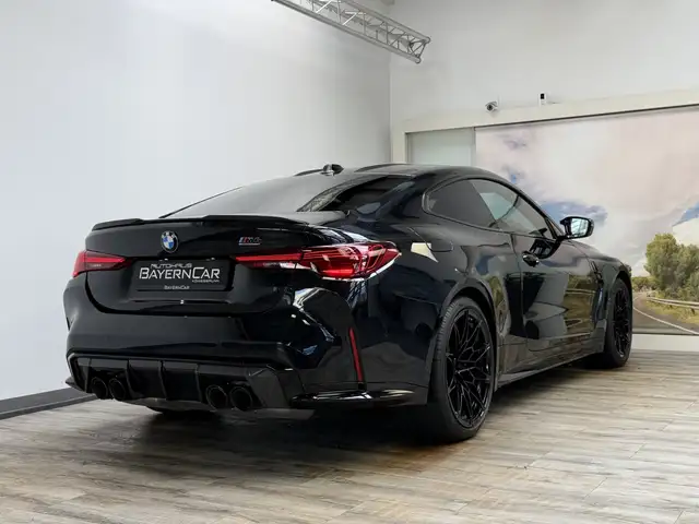 BMW M4 view 6