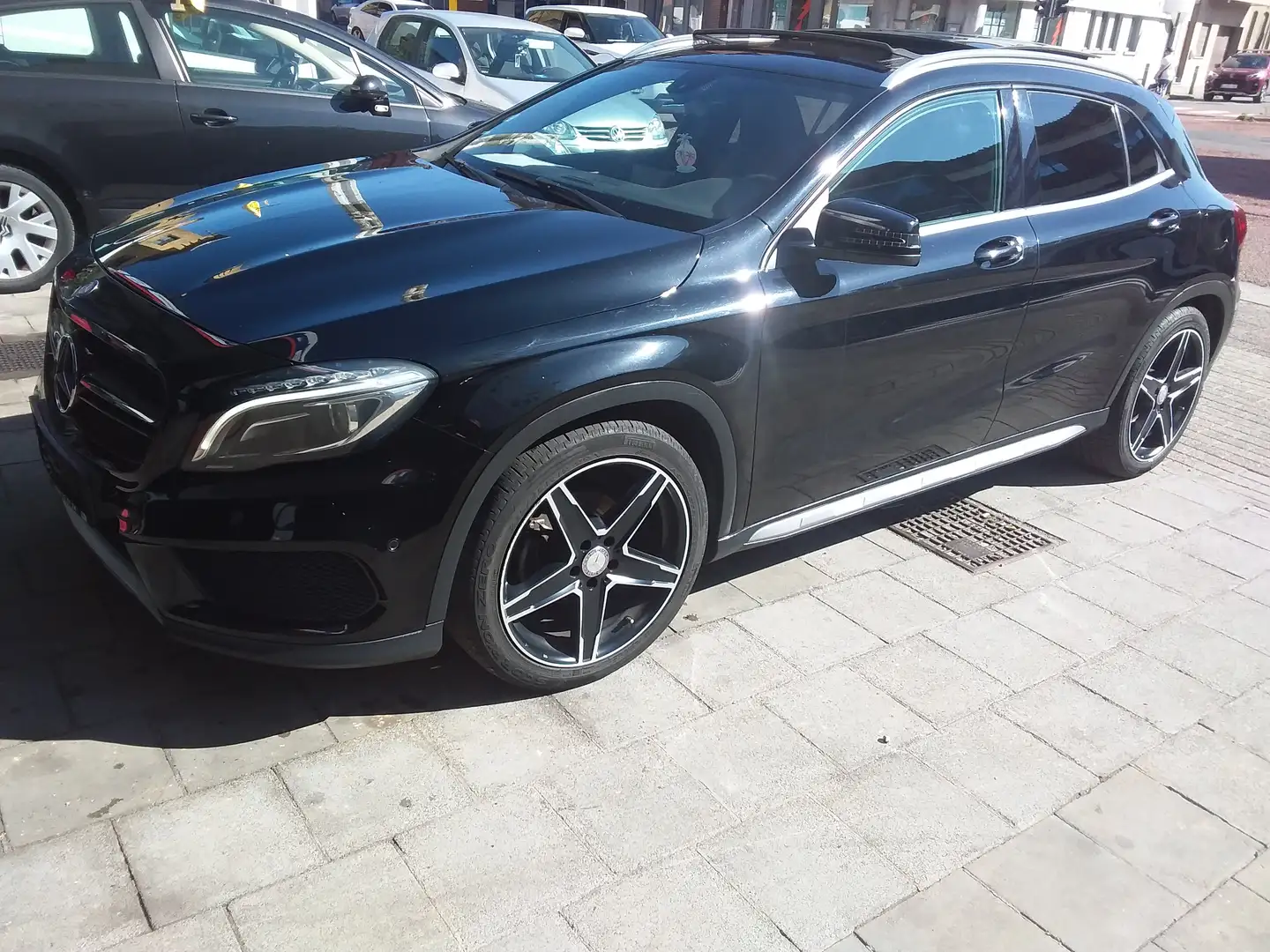 Mercedes-Benz GLA 200 d 4-Matic  AMG ////120000KM//// Noir - 2