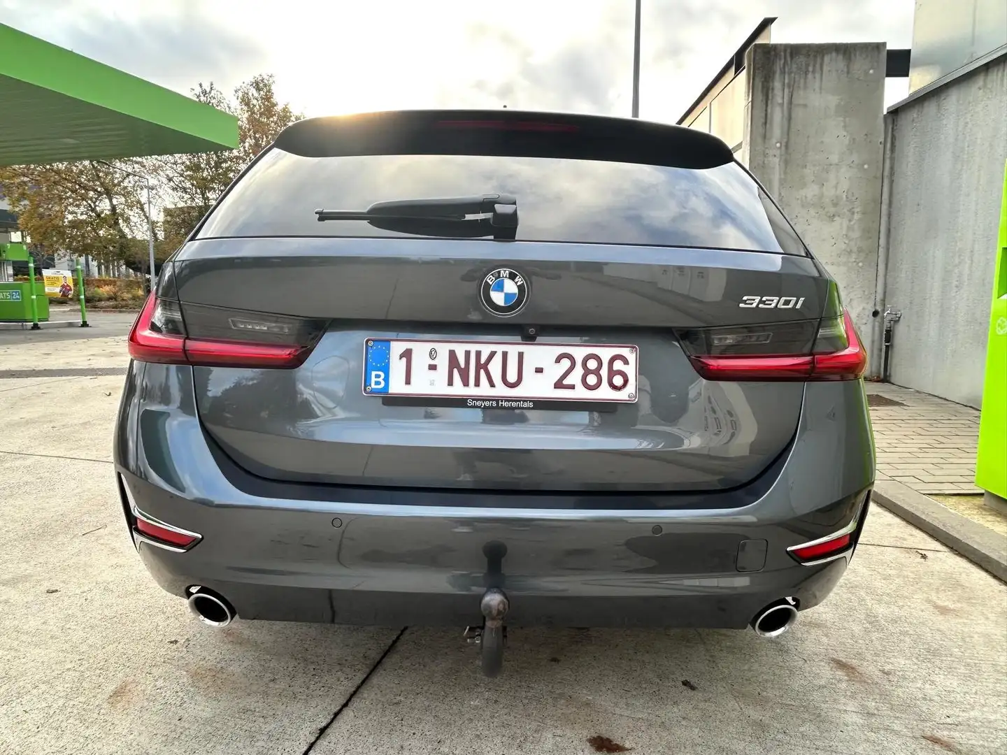 BMW 330 330i Touring Aut. Luxury Line Grijs - 2
