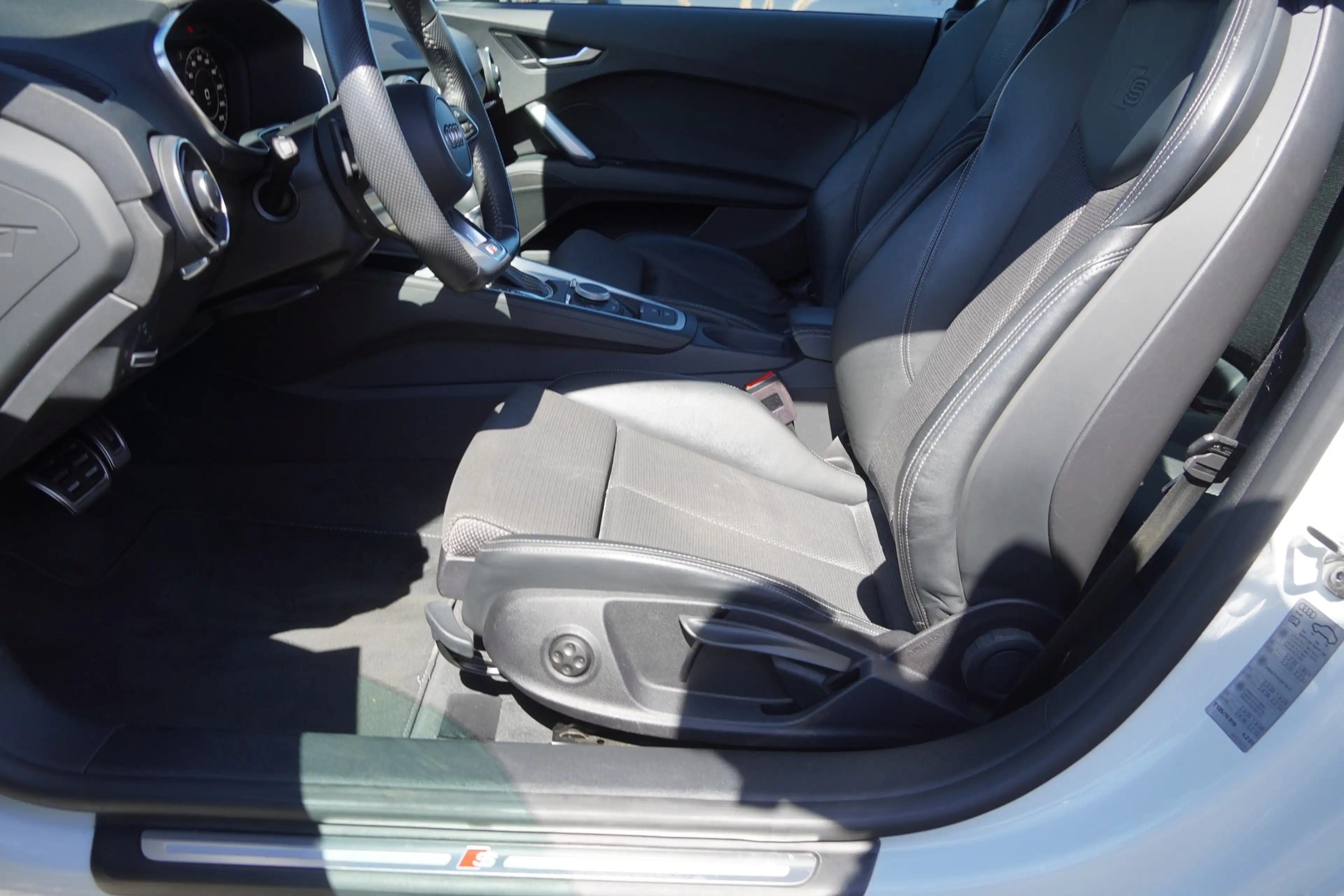 Audi TT Coupe 45 quattro S-Line LED Teilleder PDC — photo 30