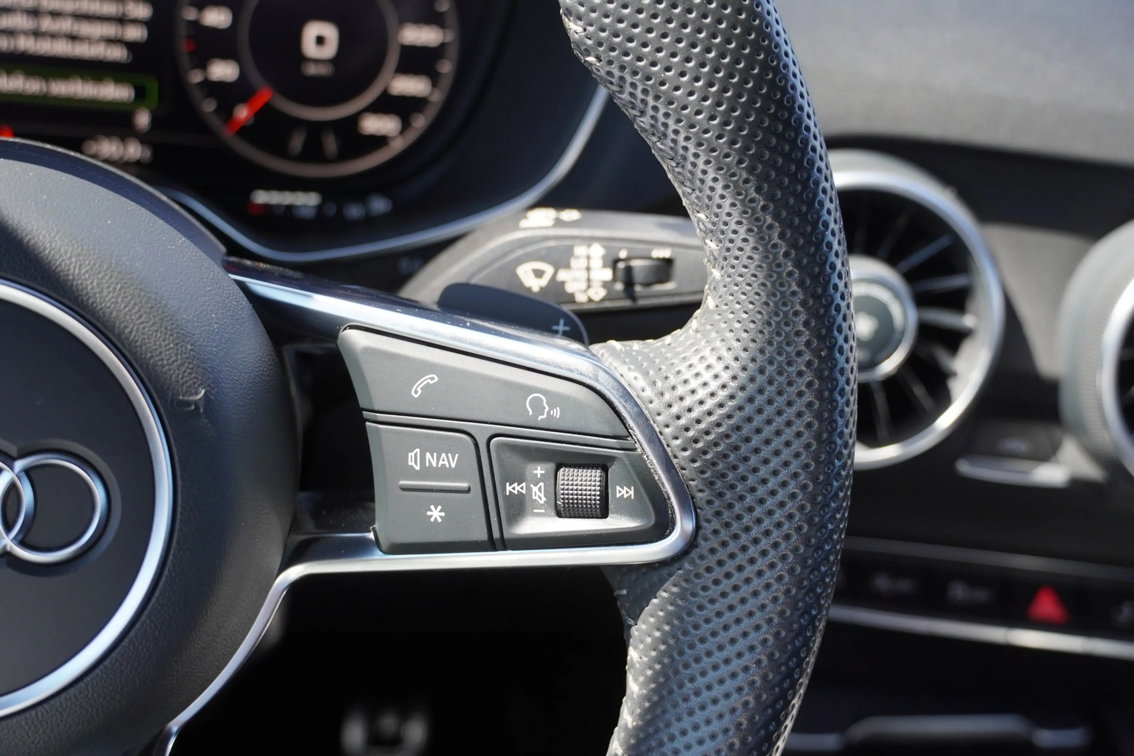 Audi TT Coupe 45 quattro S-Line LED Teilleder PDC — photo 17