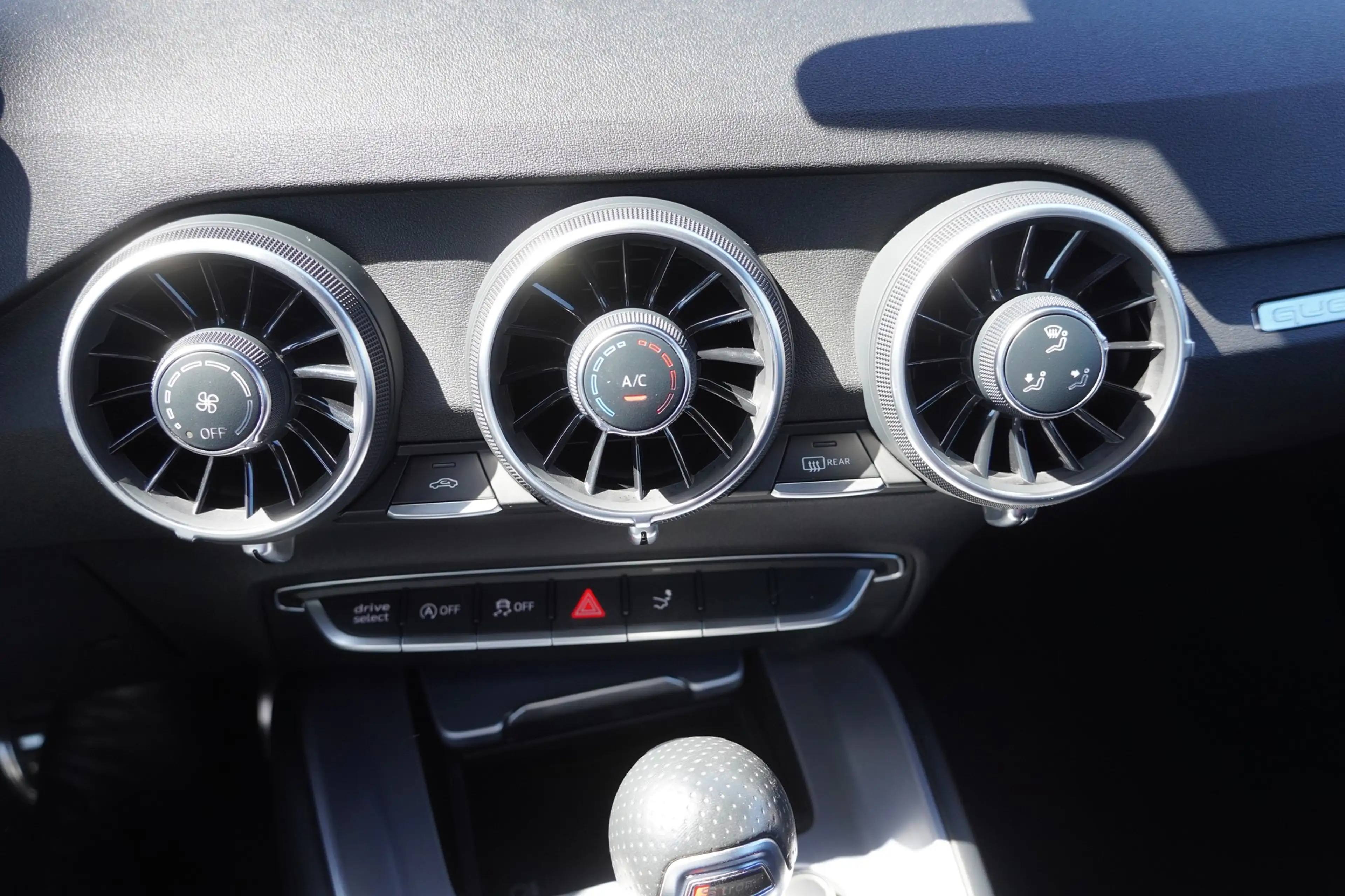 Audi TT Coupe 45 quattro S-Line LED Teilleder PDC — photo 20