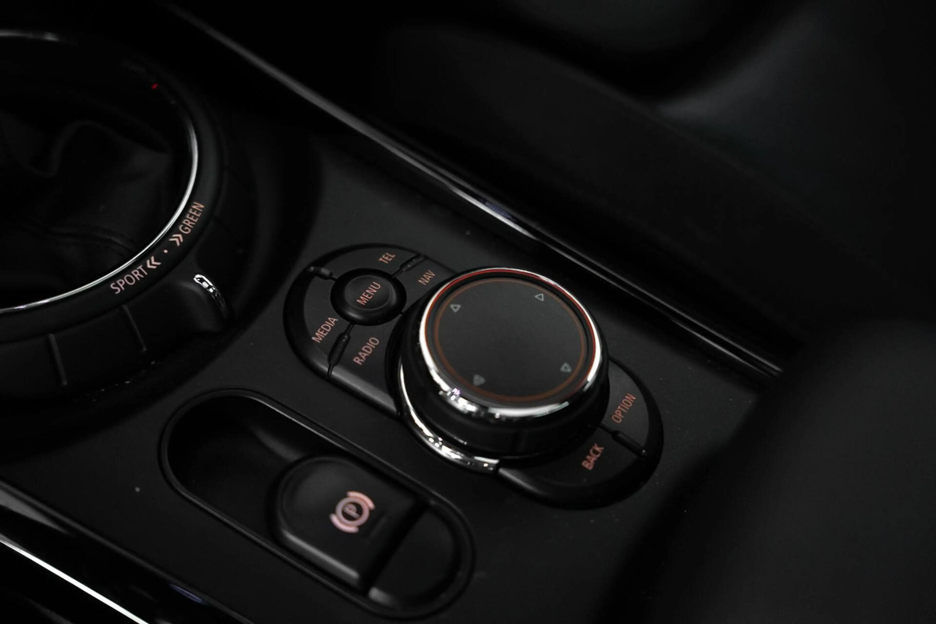 MINI Cooper Clubman 1.5 Chili Serious Business / Pano / Harman Kardon — photo 44