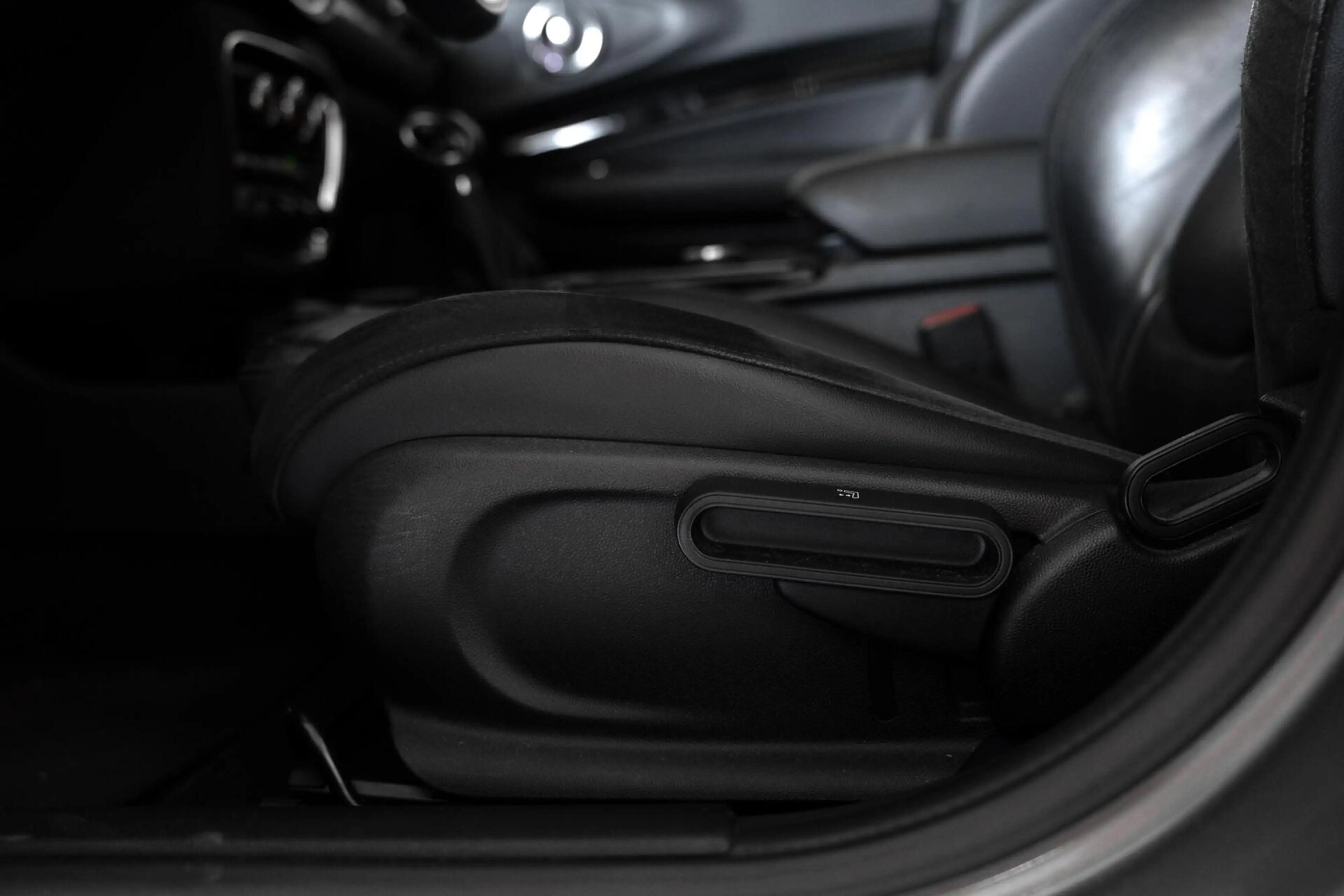 MINI Cooper Clubman 1.5 Chili Serious Business / Pano / Harman Kardon — photo 15