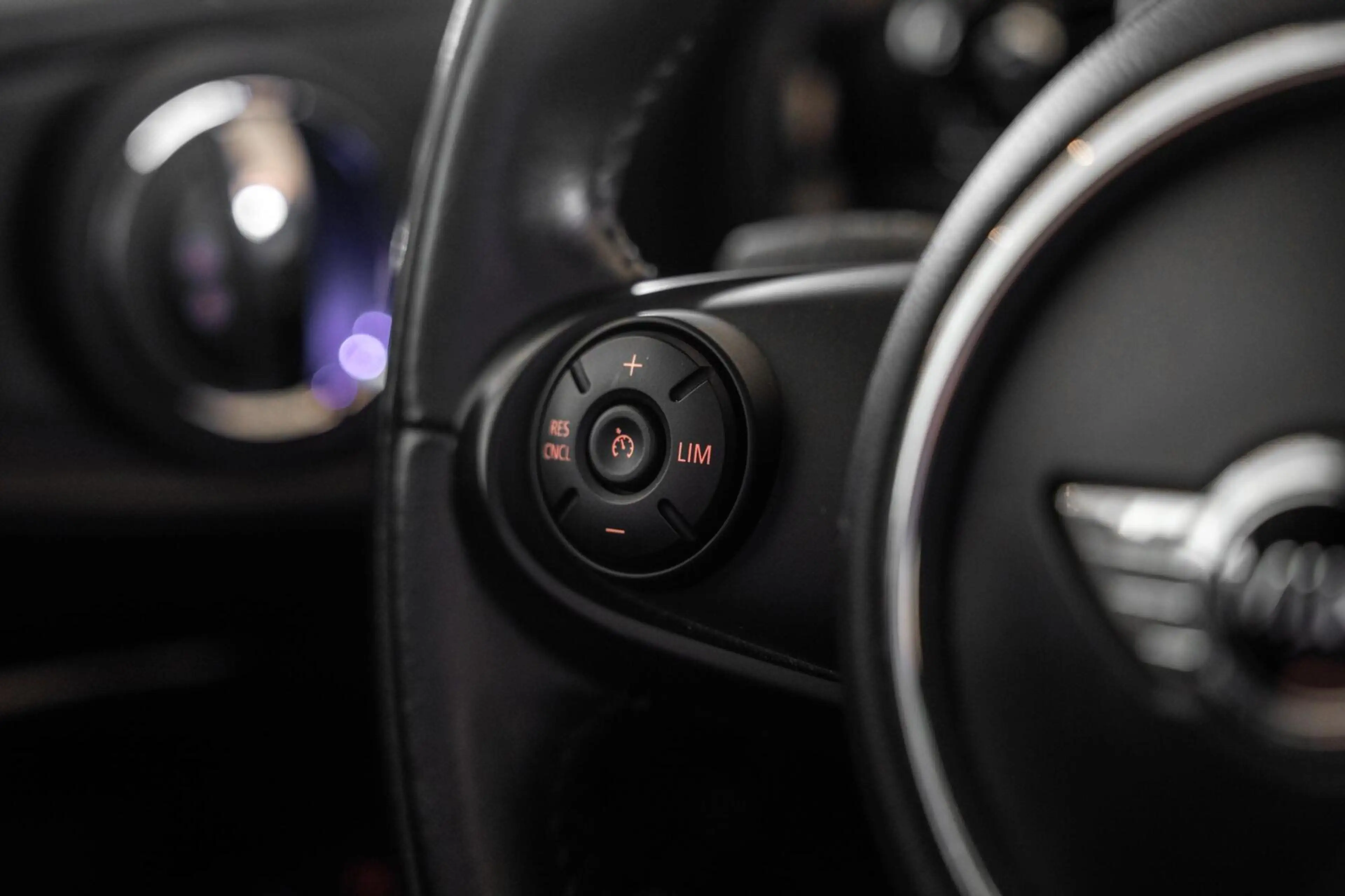 MINI Cooper Clubman 1.5 Chili Serious Business / Pano / Harman Kardon — photo 30