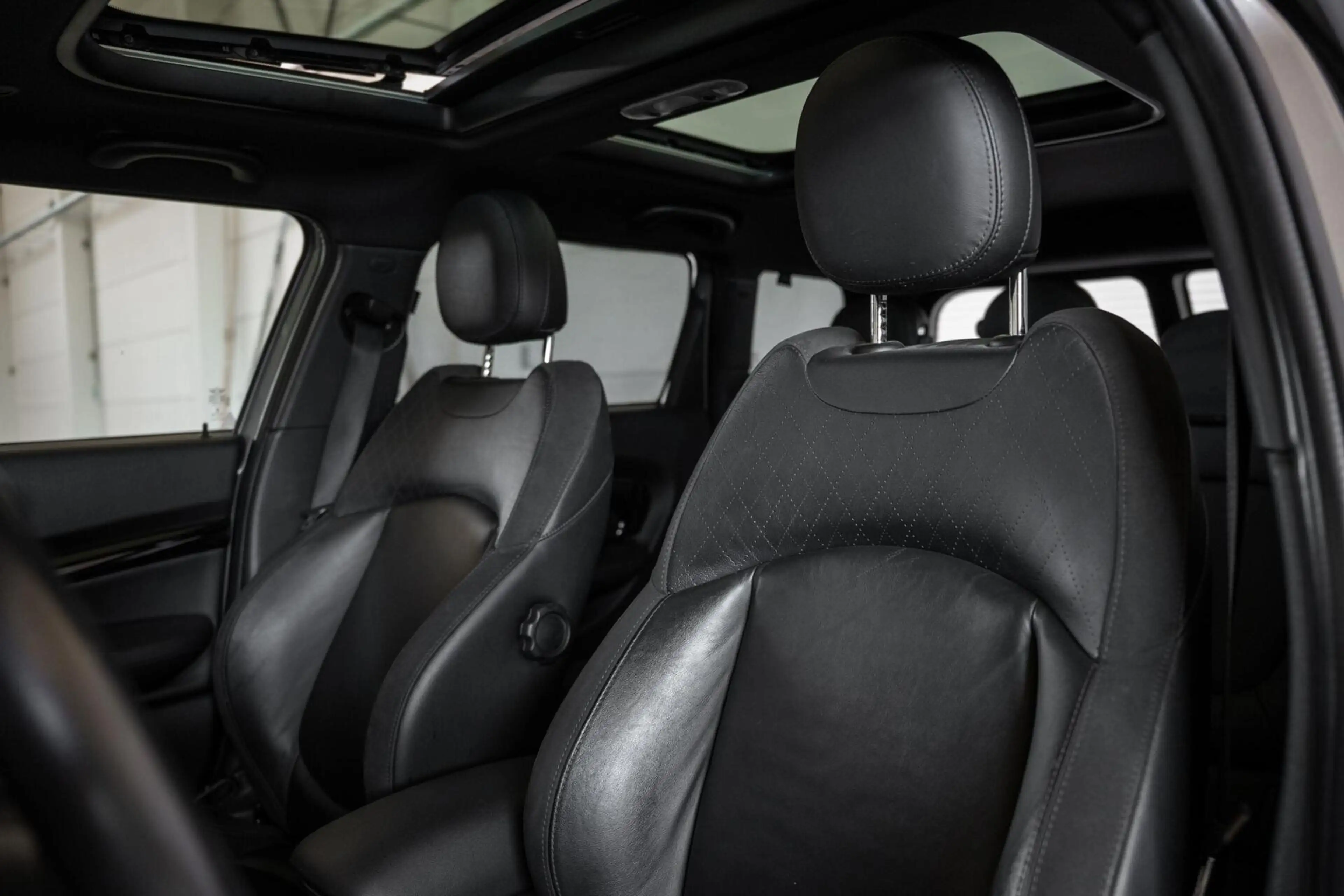 MINI Cooper Clubman 1.5 Chili Serious Business / Pano / Harman Kardon — photo 12