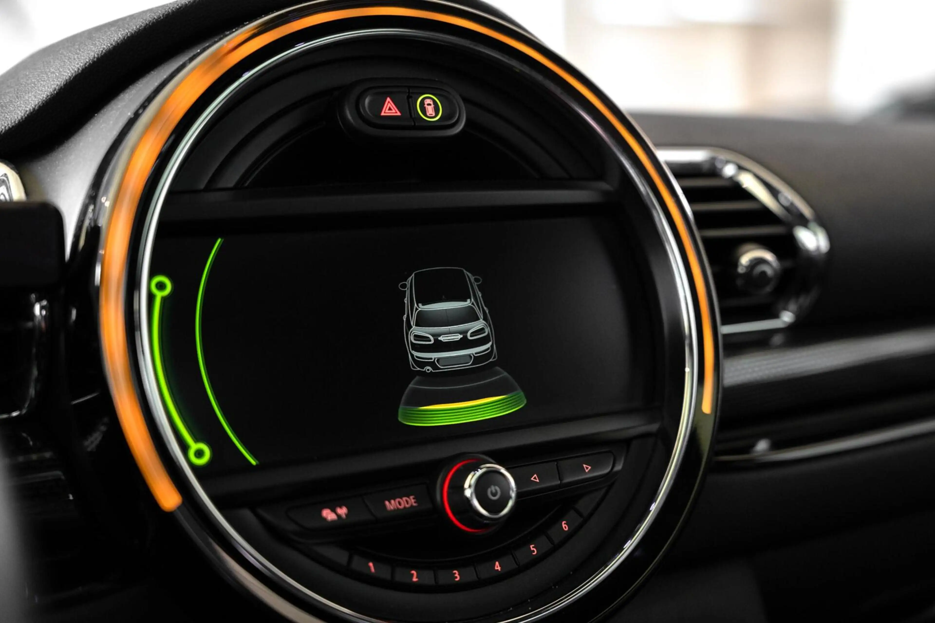 MINI Cooper Clubman 1.5 Chili Serious Business / Pano / Harman Kardon — photo 24