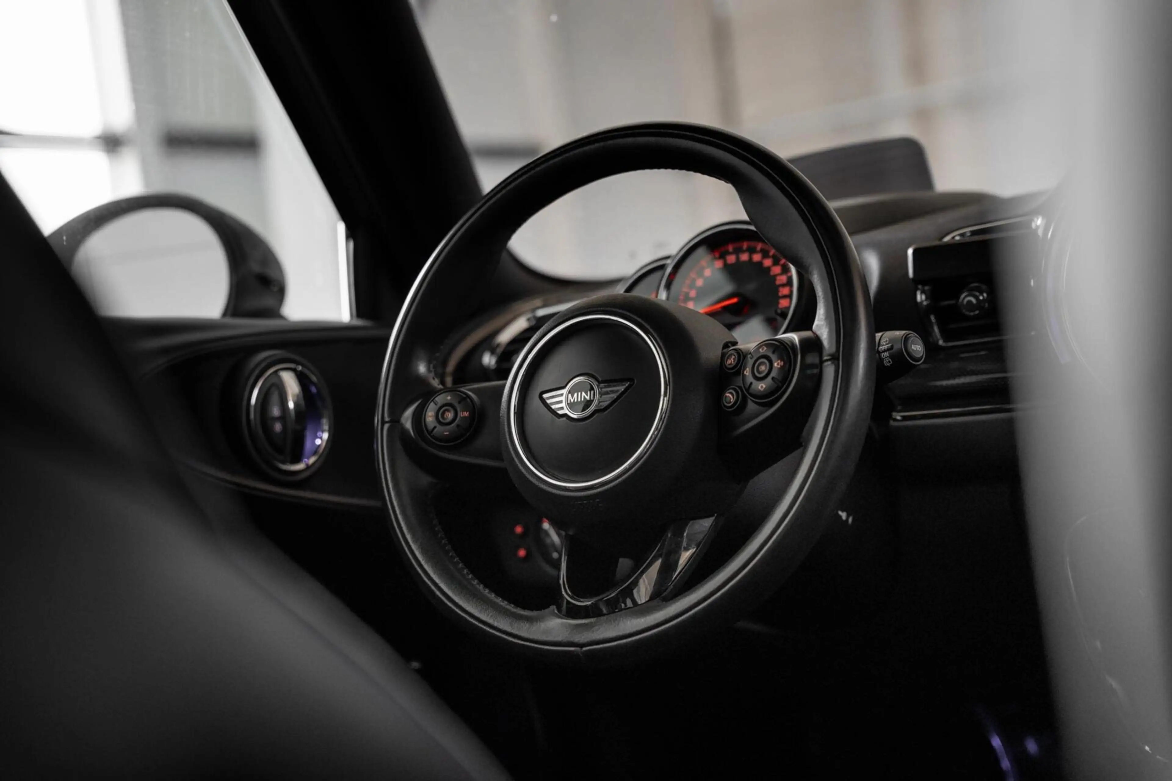 MINI Cooper Clubman 1.5 Chili Serious Business / Pano / Harman Kardon — photo 20