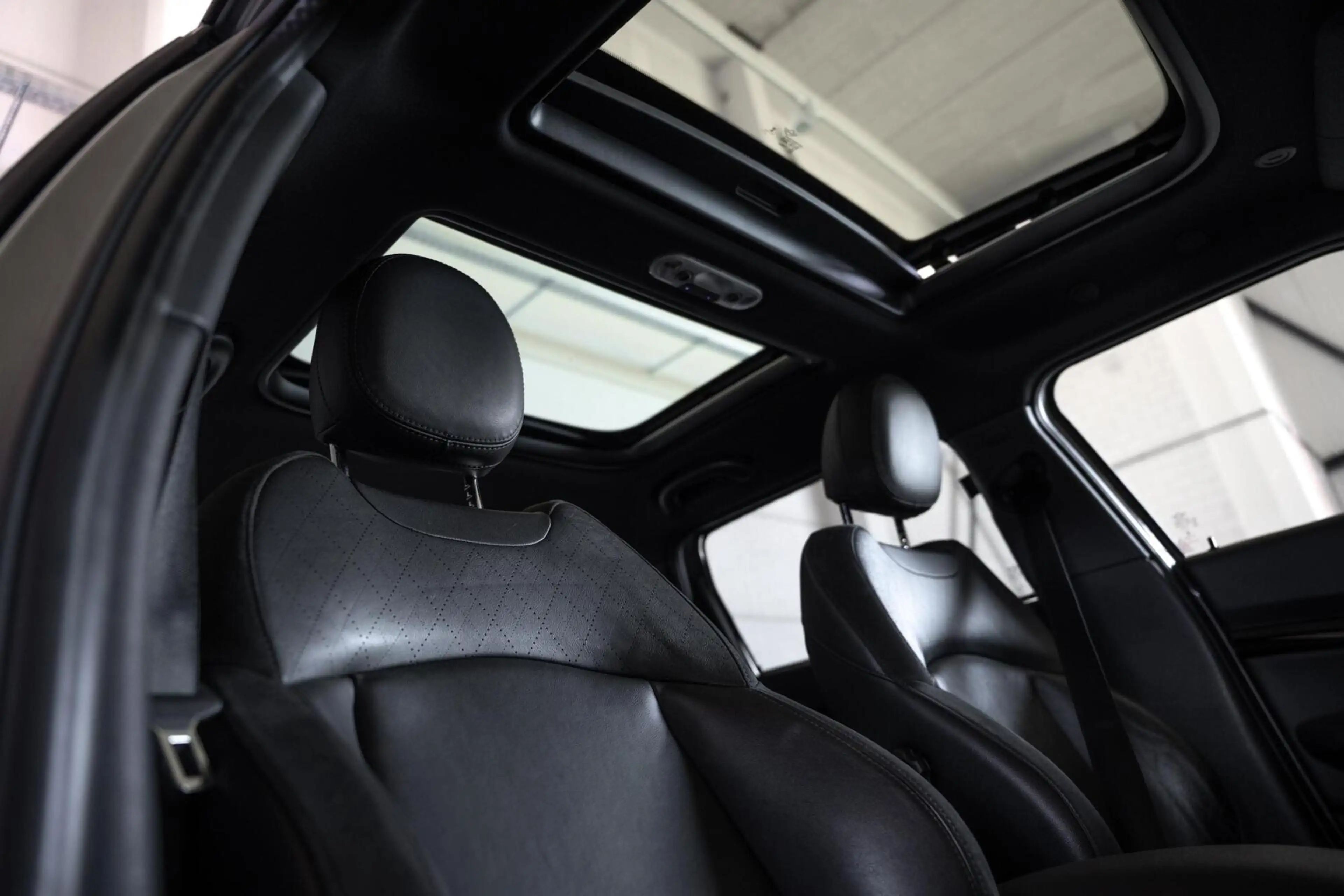 MINI Cooper Clubman 1.5 Chili Serious Business / Pano / Harman Kardon — photo 16