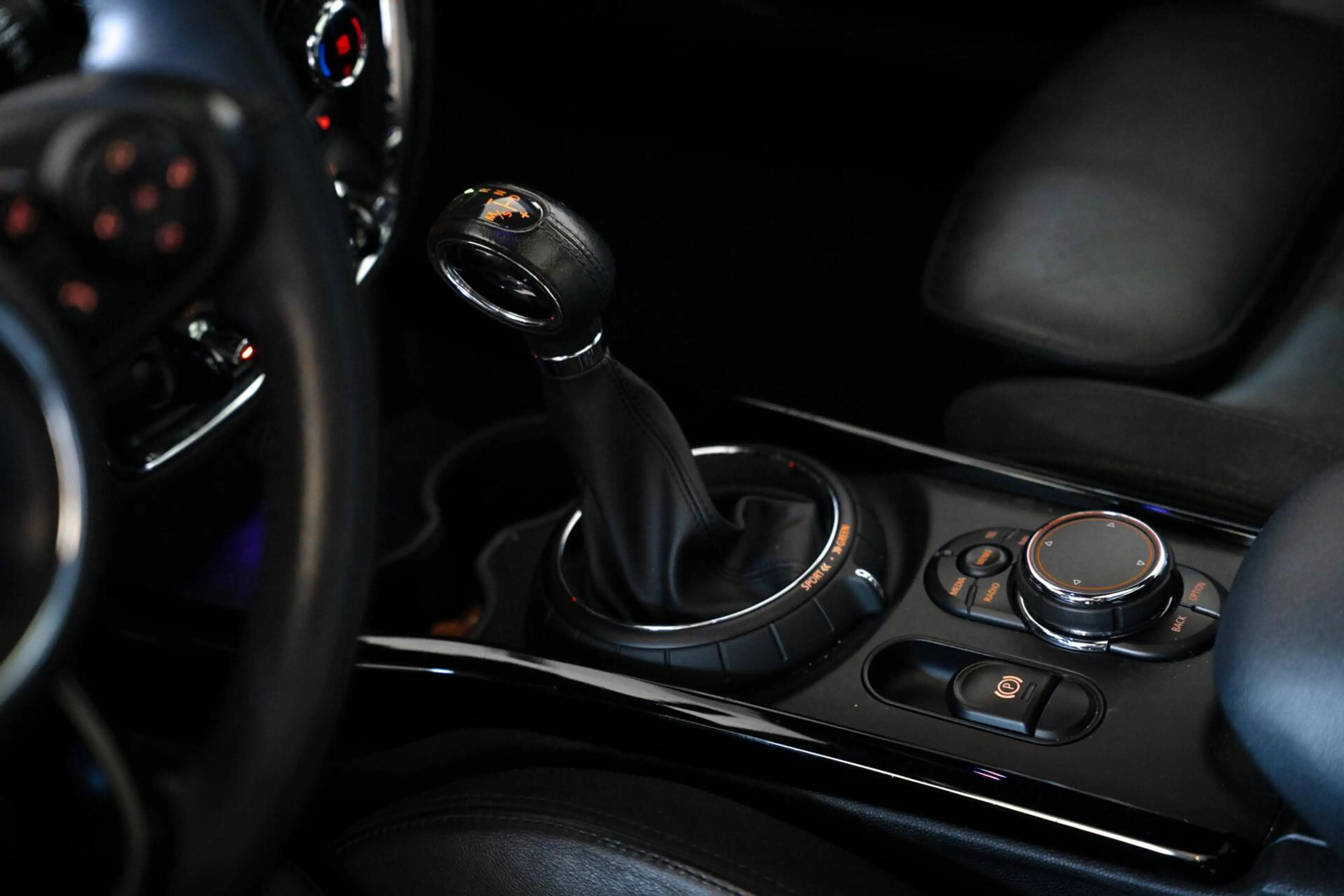 MINI Cooper Clubman 1.5 Chili Serious Business / Pano / Harman Kardon — photo 45