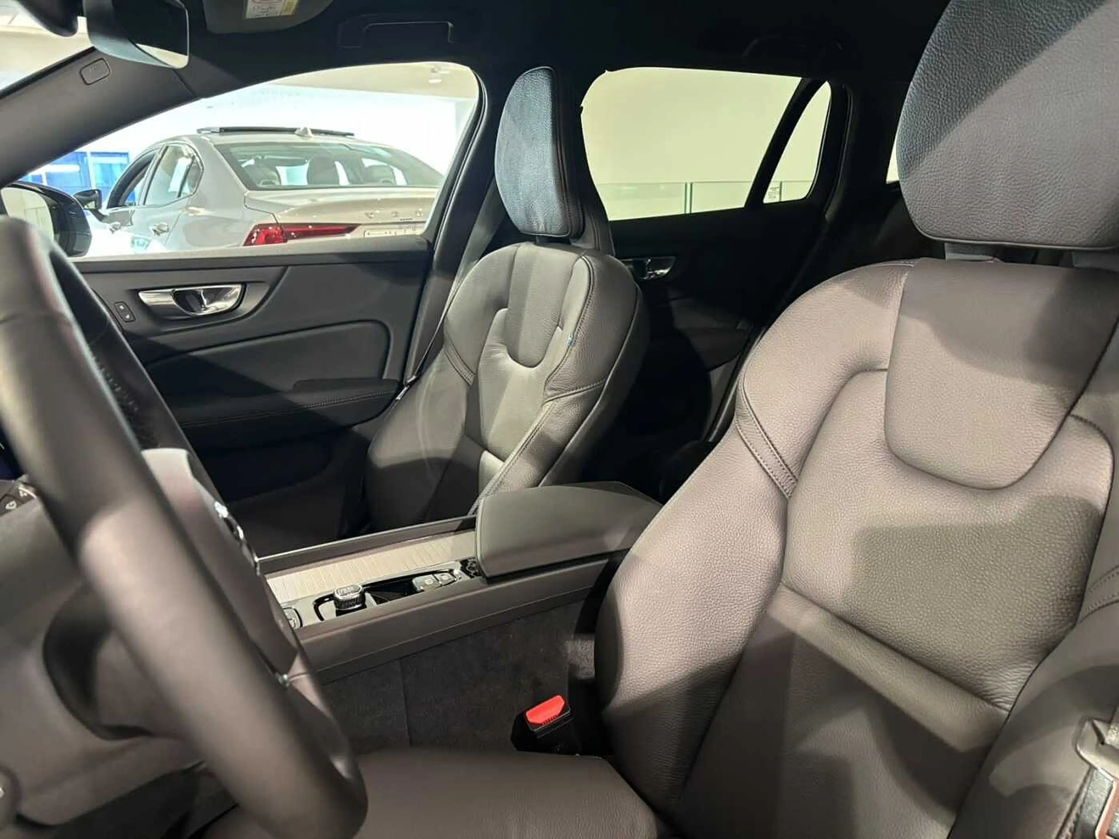 Volvo V60 Core, B4 Micro-hybride '3 ANS DE GARANTIE' — photo 11