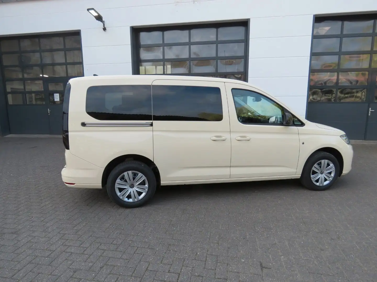 Volkswagen Caddy Taxi Maxi BTW KMP Rollstuhltaxi Beige - 2