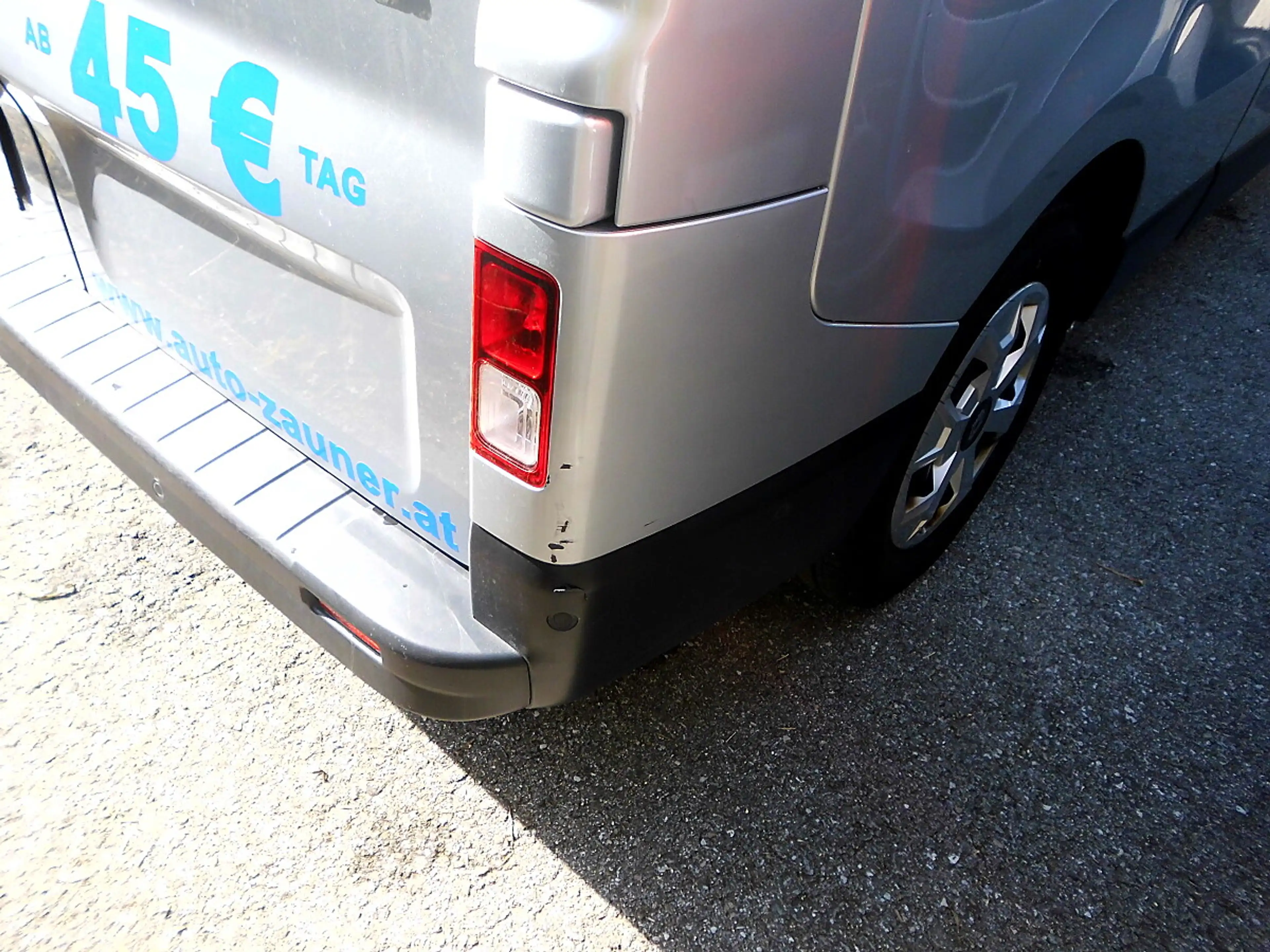 Renault Trafic Grand Passenger Equilibre Blue dCi 150 — photo 12