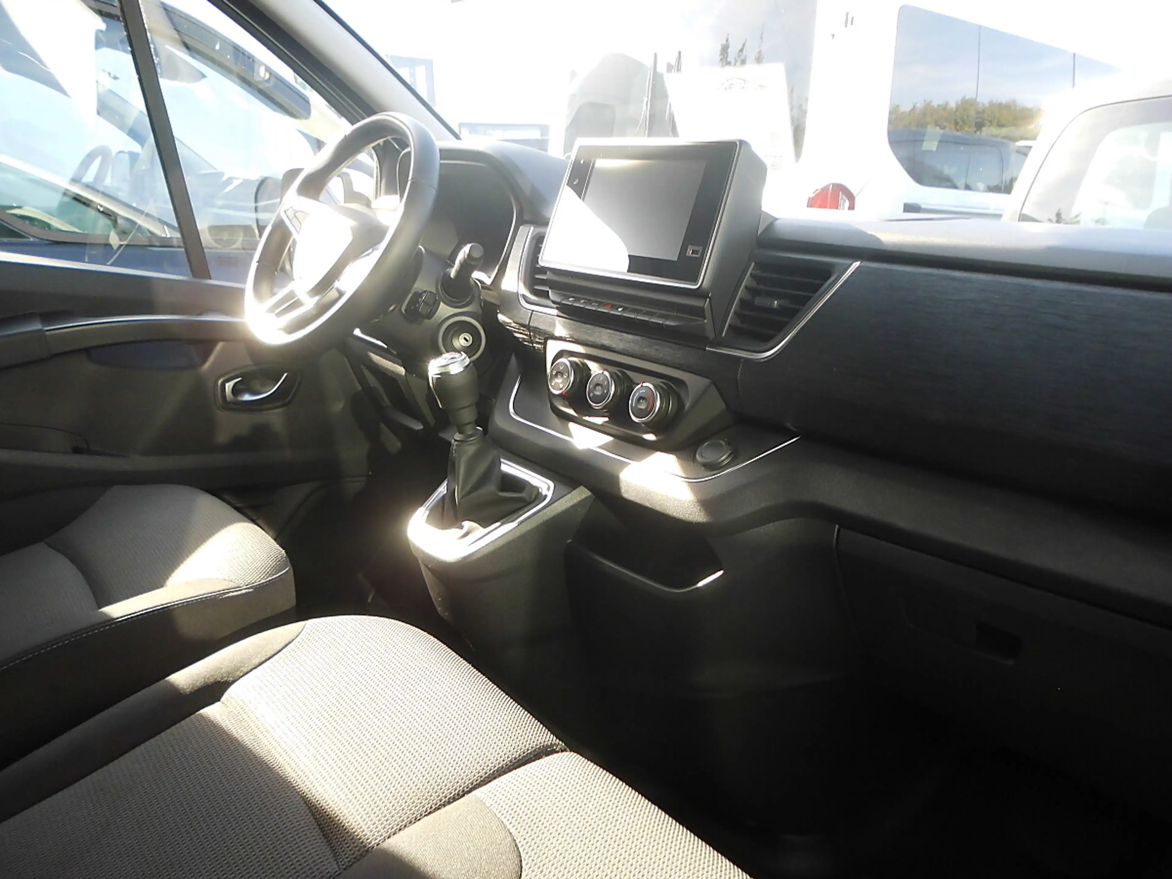 Renault Trafic Grand Passenger Equilibre Blue dCi 150 — photo 5