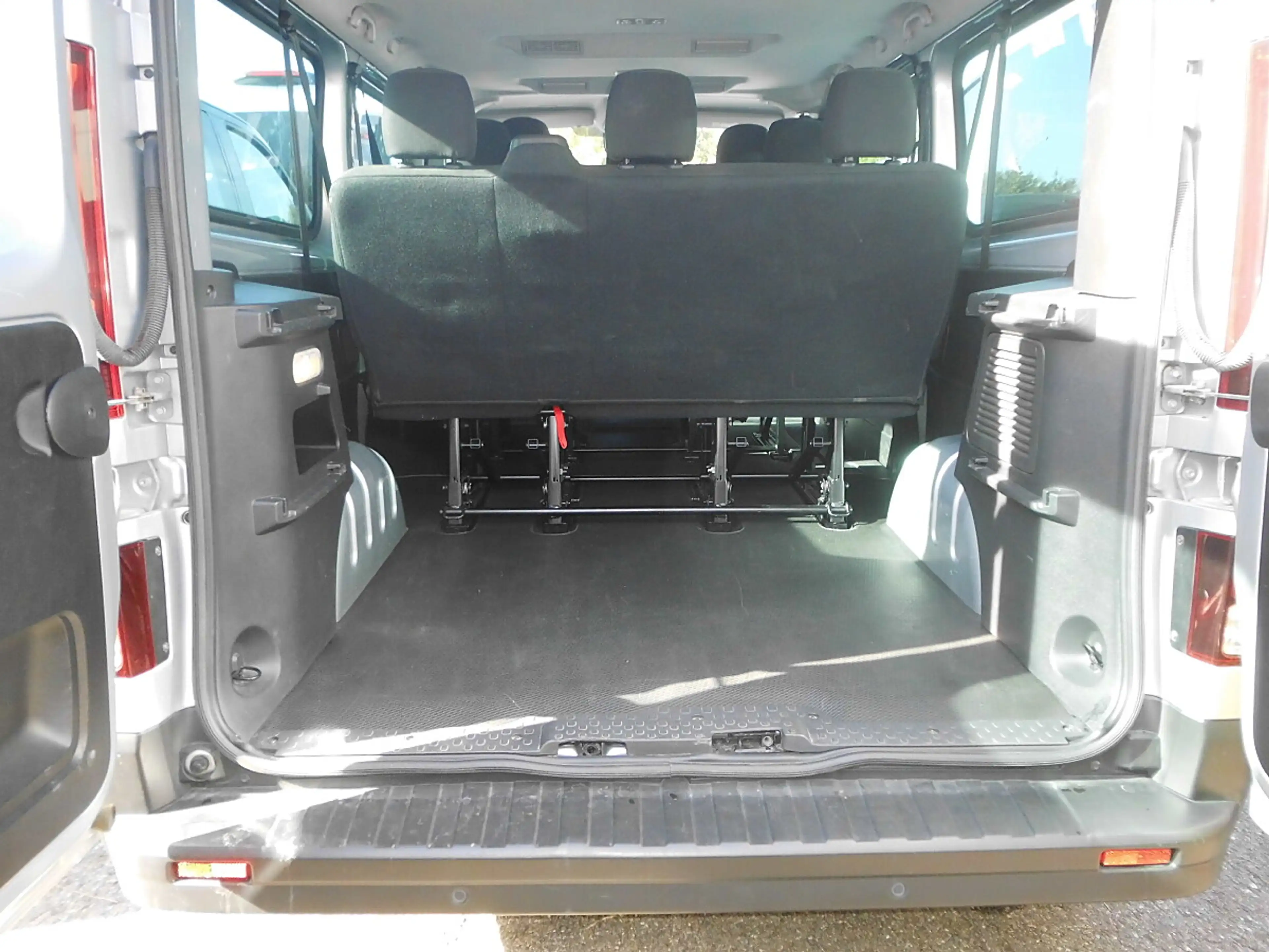 Renault Trafic Grand Passenger Equilibre Blue dCi 150 — photo 7