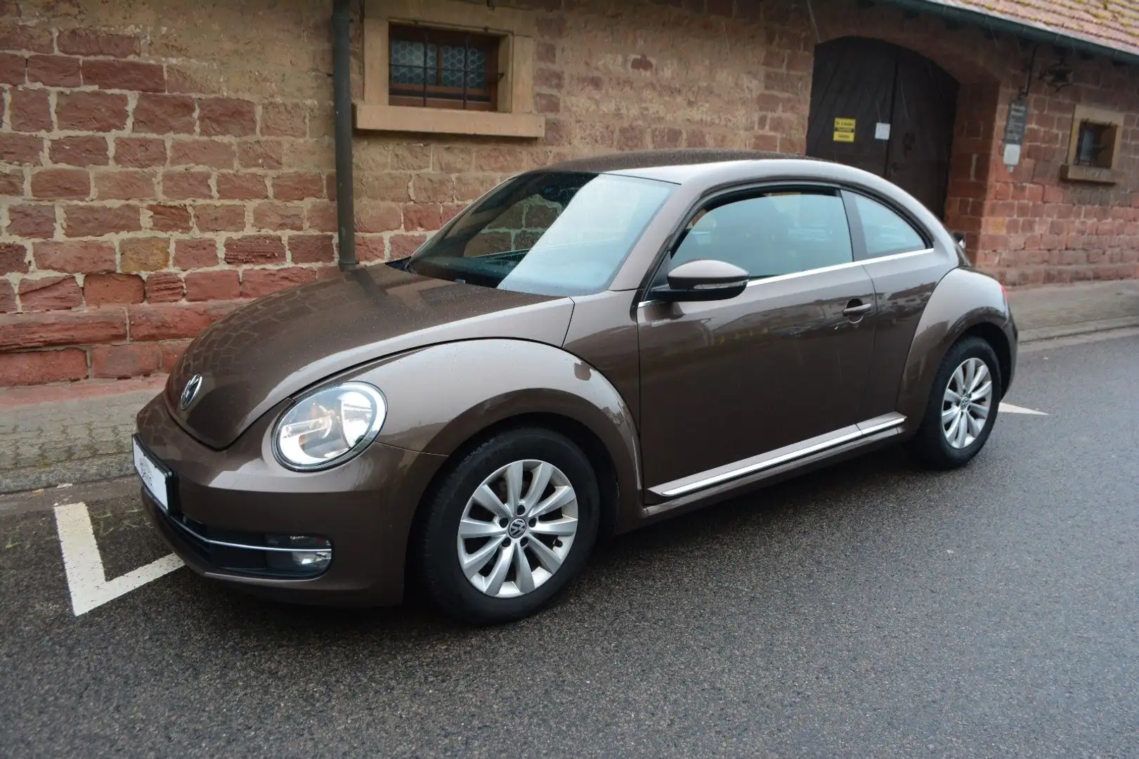 Volkswagen Beetle Lim. Design 2.0 TDI Bruin - 1