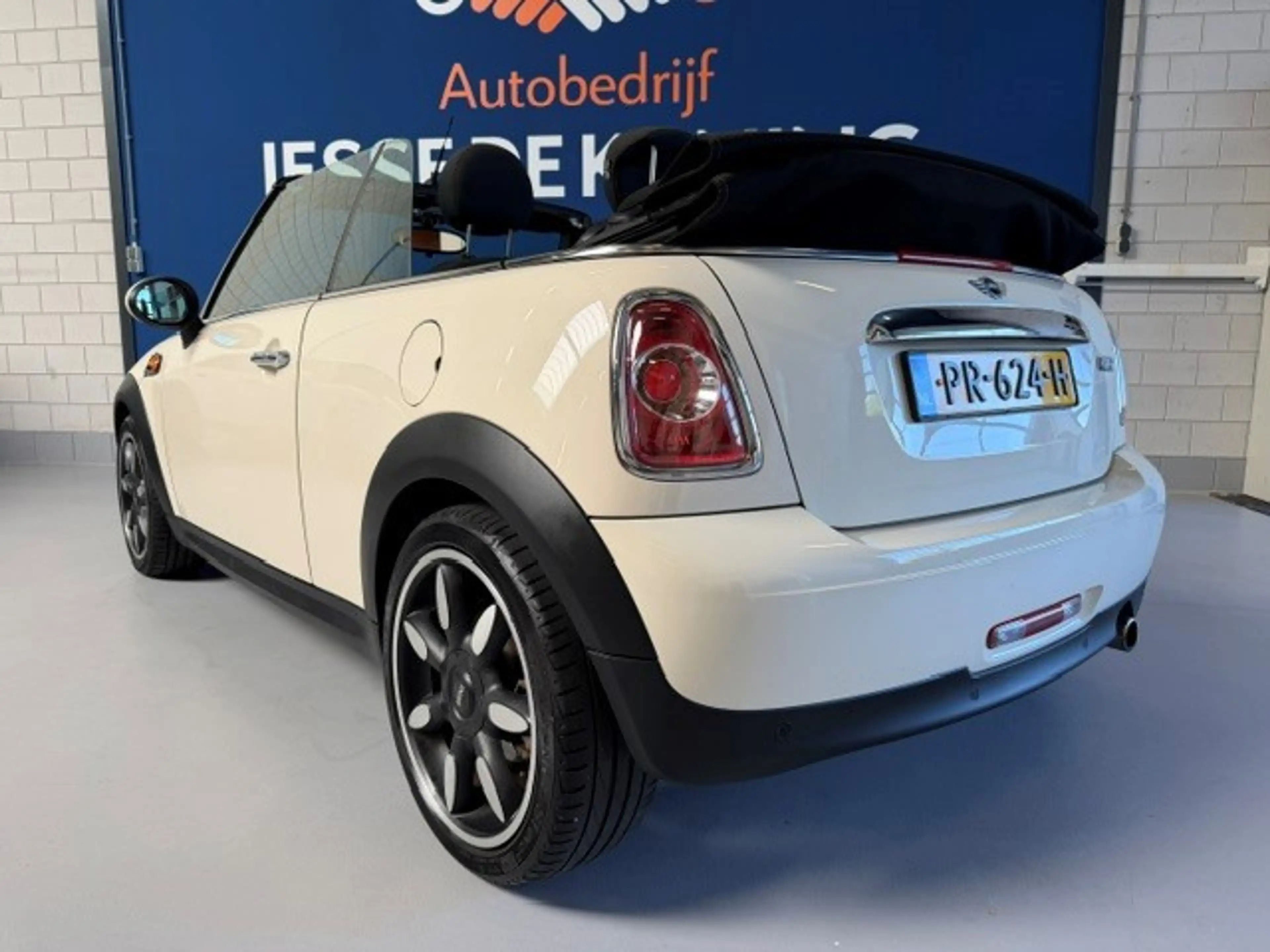 MINI Cooper Cabrio 1.6 Automaat / bj.2012 / kleur: wit / sportvelgen — photo 3