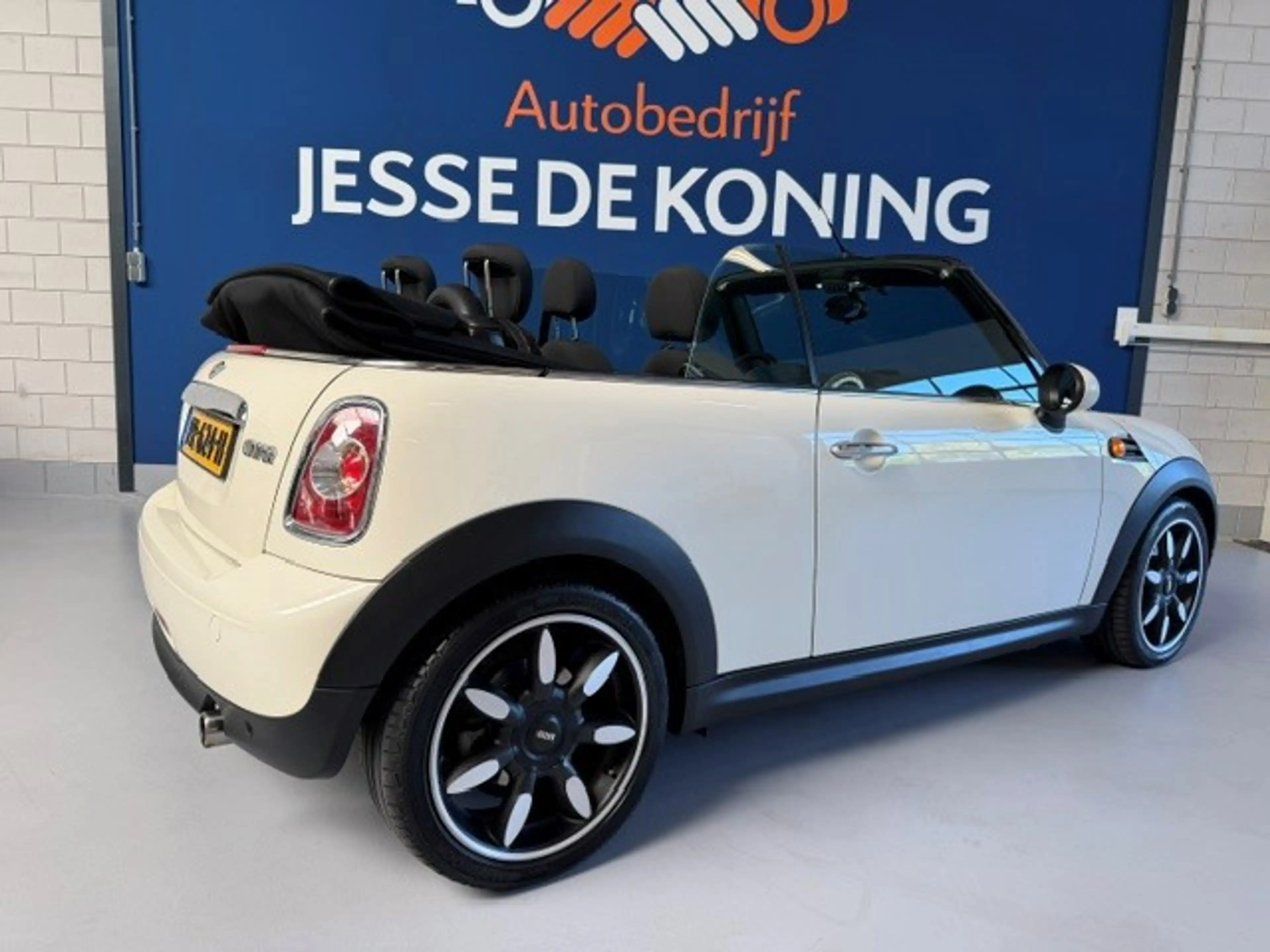 MINI Cooper Cabrio 1.6 Automaat / bj.2012 / kleur: wit / sportvelgen — photo 4