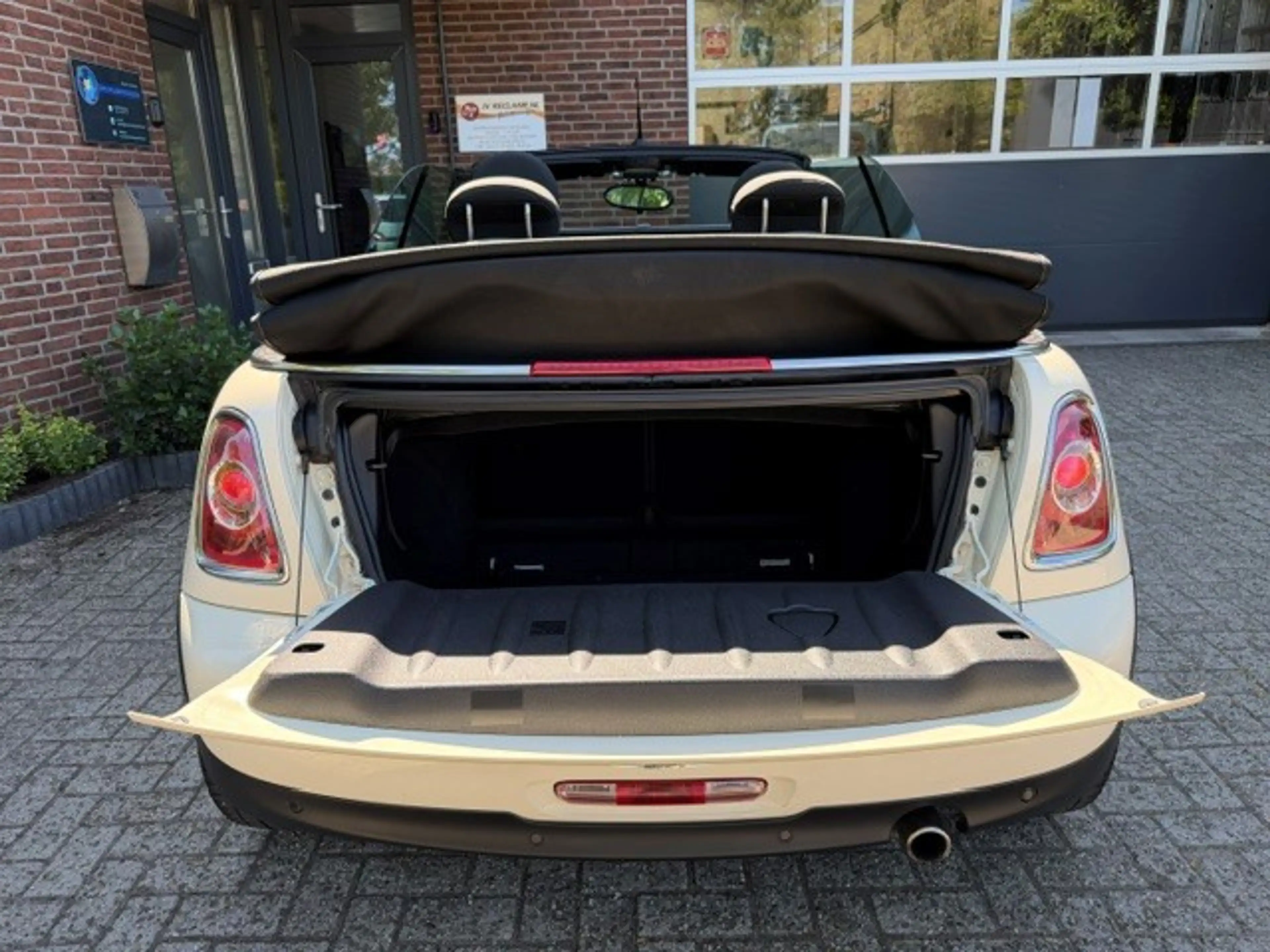 MINI Cooper Cabrio 1.6 Automaat / bj.2012 / kleur: wit / sportvelgen — photo 10