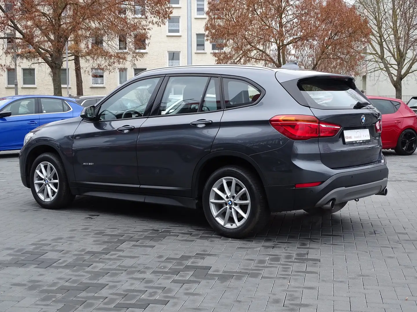 BMW X1 xDrive 20 d xLine LED Navi AHK el. Heckklappe Argent - 2
