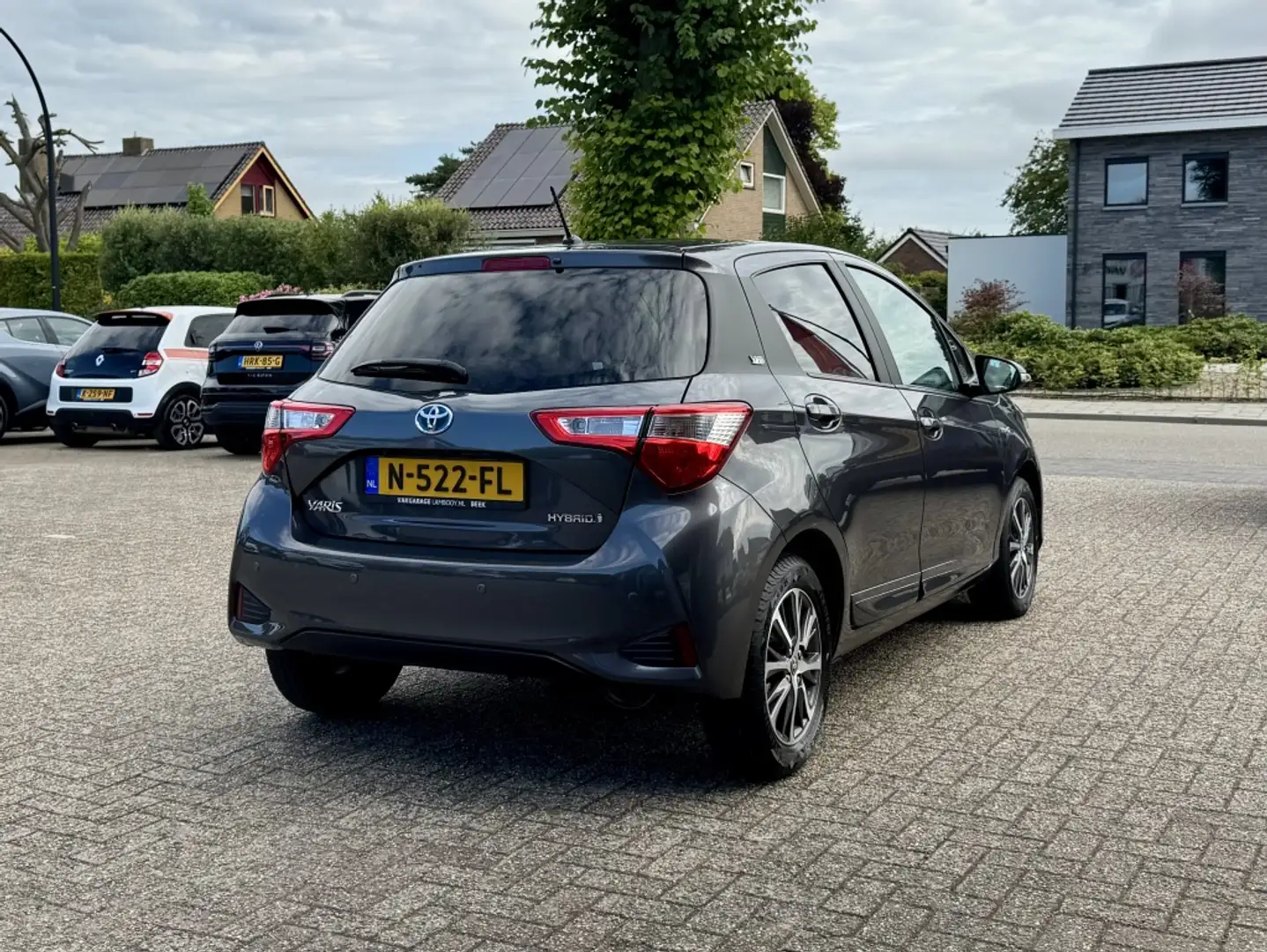 Toyota Yaris 1.5 Hybrid Y20 Exclusive Edition Automaat Camera C Grijs - 2