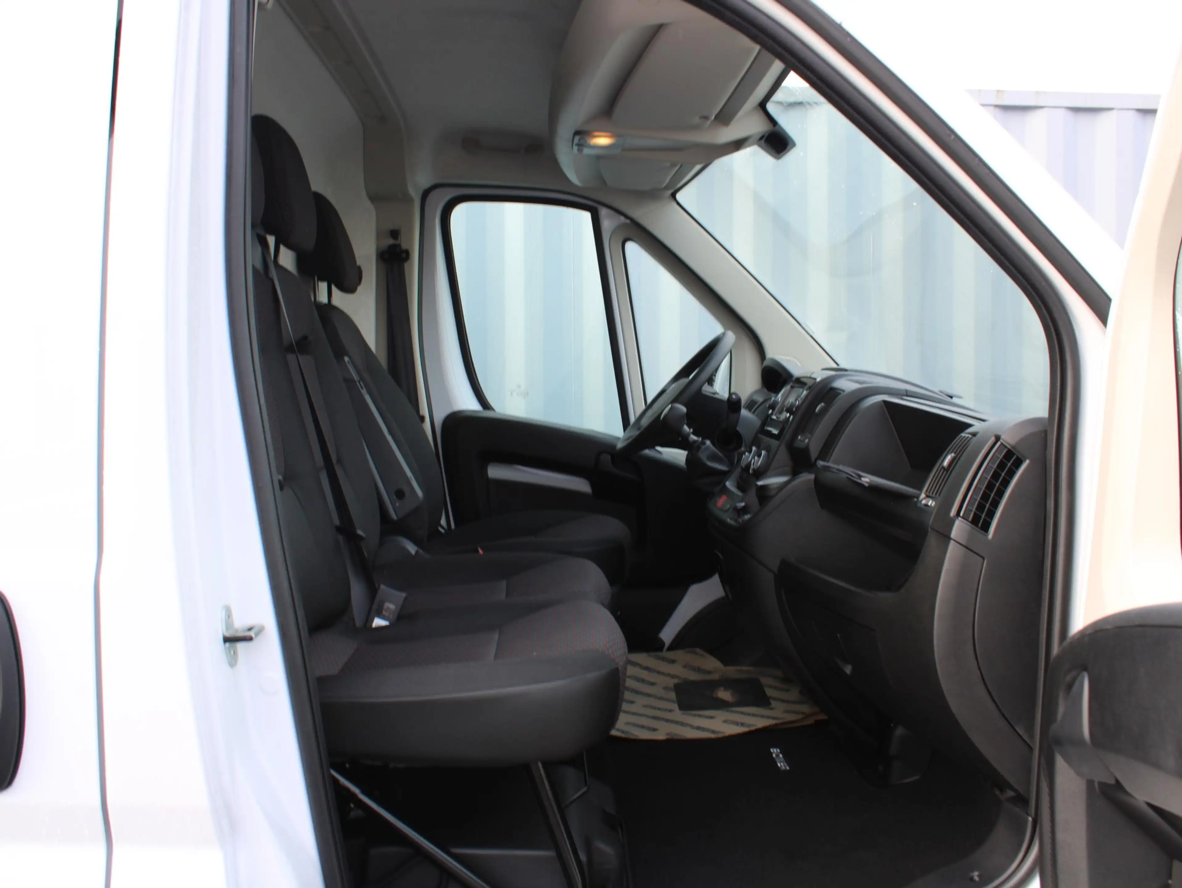 Peugeot Boxer 330 2.2 BlueHDi 120 L1H1 Asphalt TREKHAAK/NAVI/HEA — photo 10