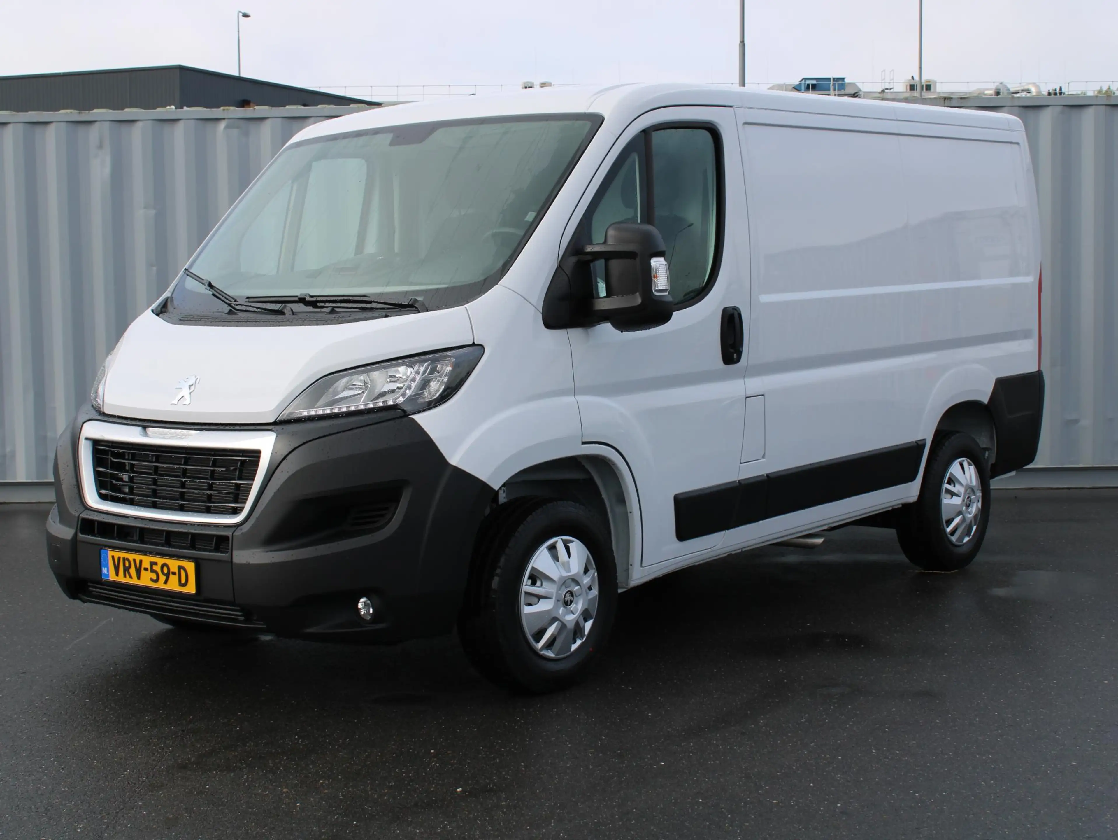 Peugeot Boxer 330 2.2 BlueHDi 120 L1H1 Asphalt TREKHAAK/NAVI/HEA — photo 3
